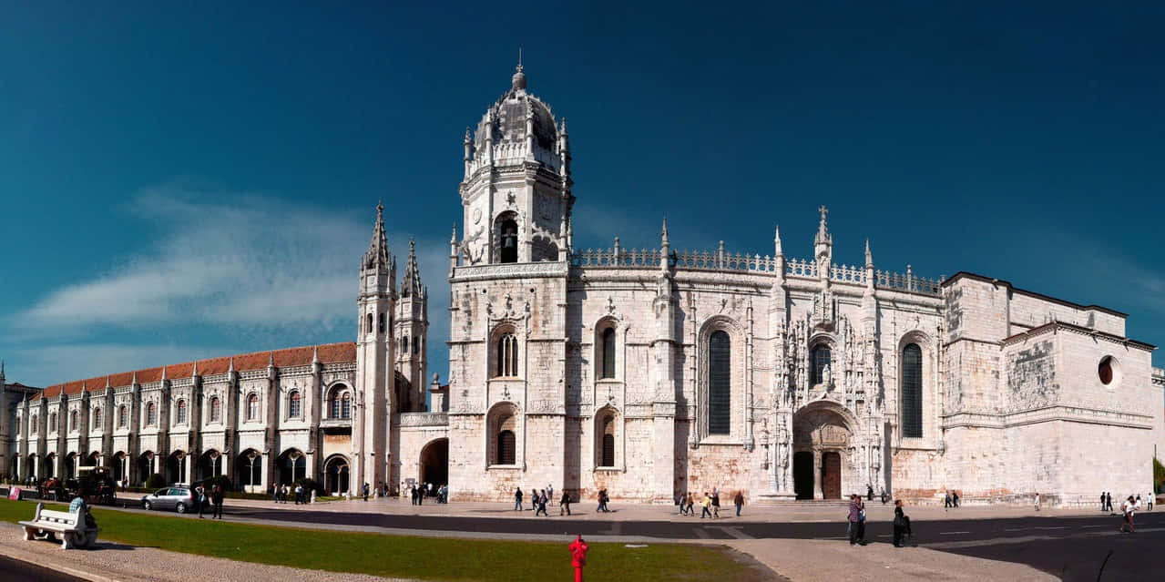 Mosteiro dos Jeronimos, grand stone cathedral, ornate spires, SD Desktop Wallpaper