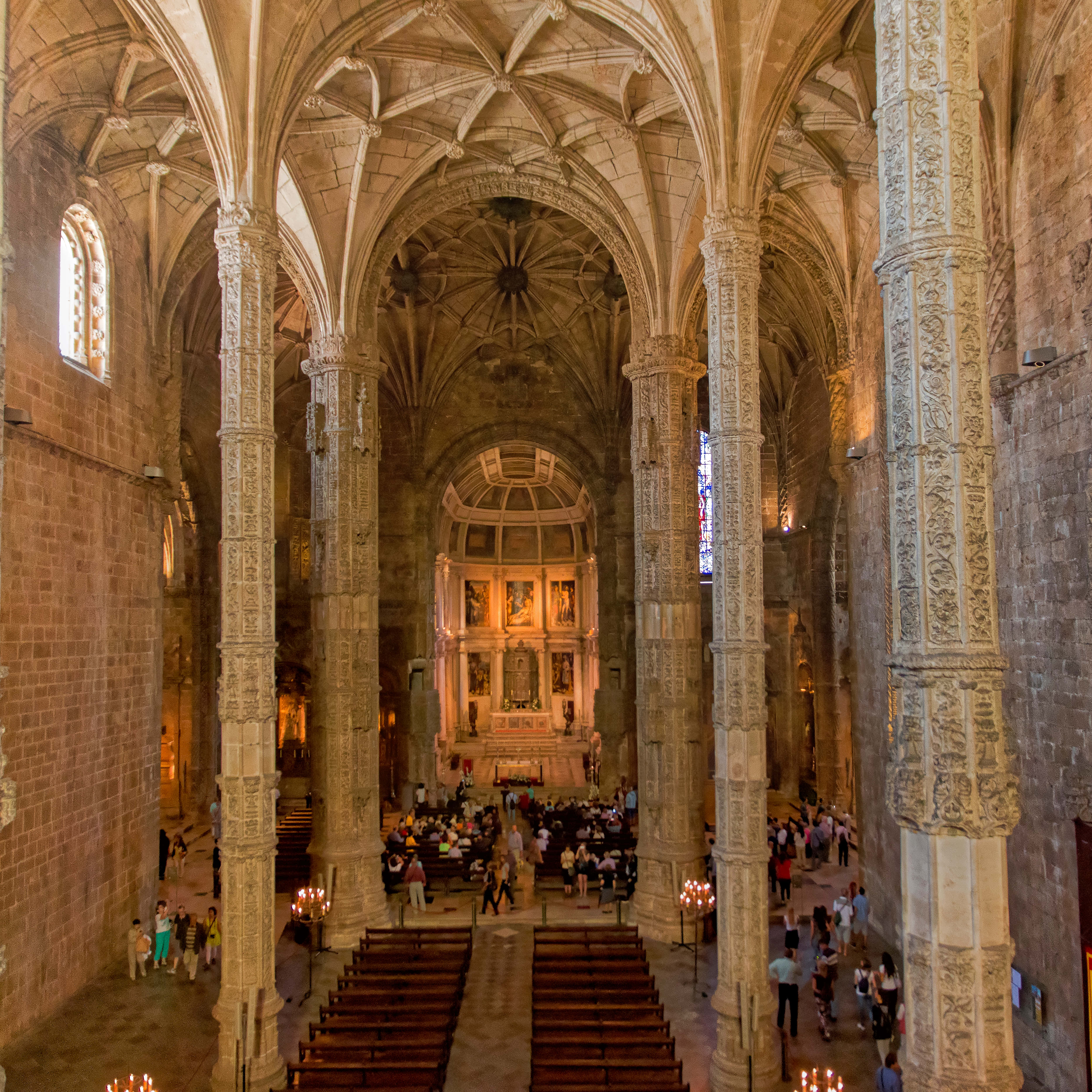 Mosteiro Dos Jeronimos, pews, altar, 4K Desktop Wallpaper