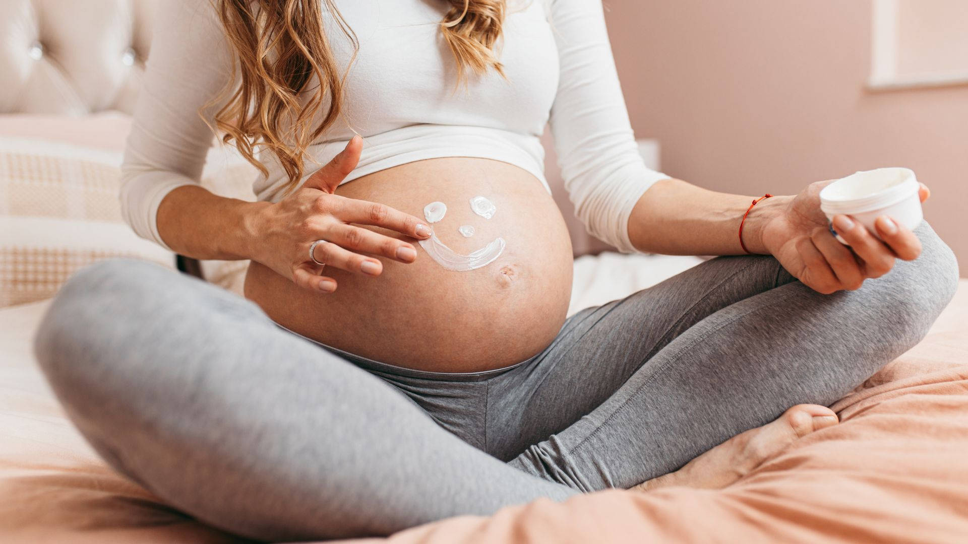 pregnancy smiley emoji, pregnant woman, bed, Full HD Desktop Wallpaper