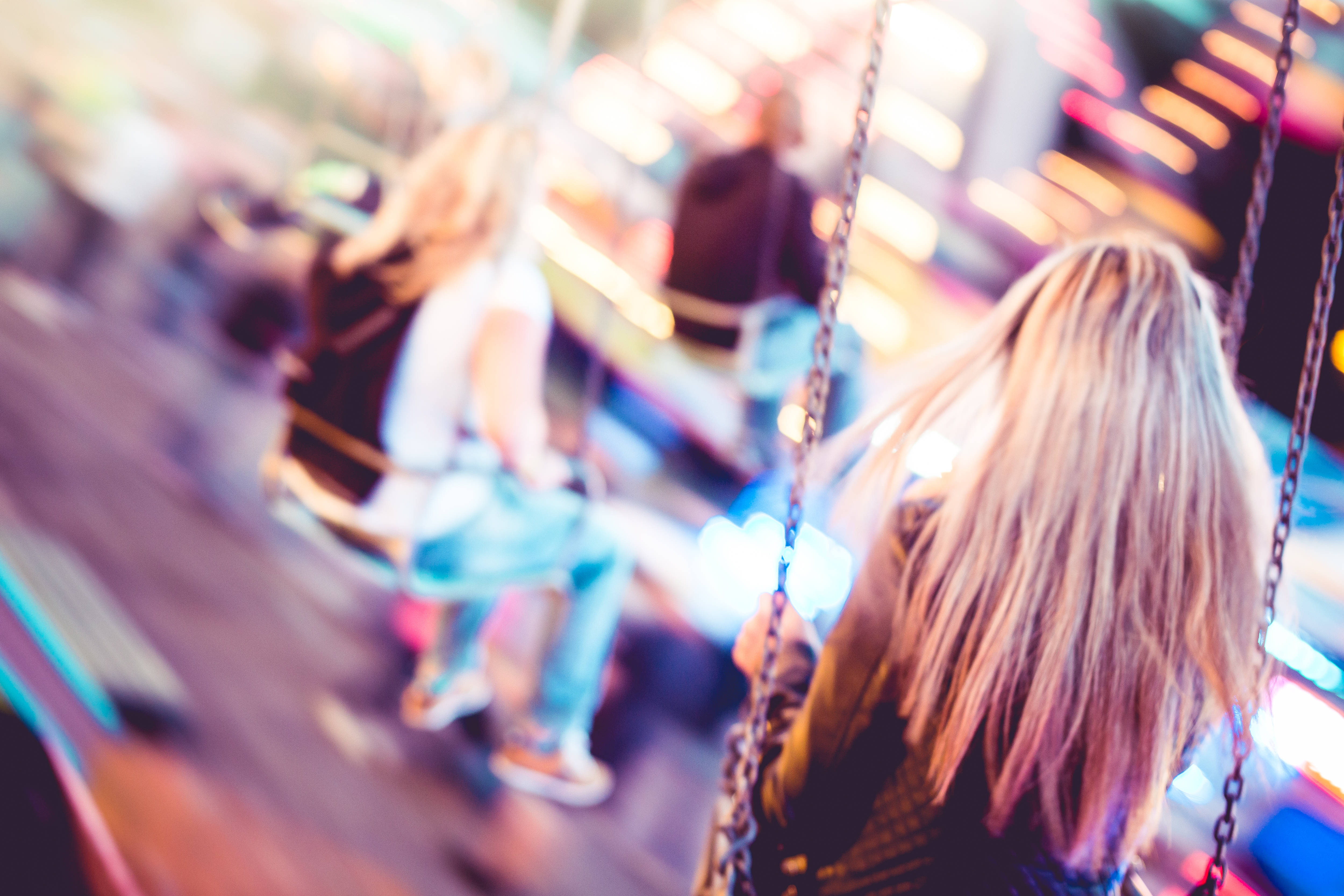 DSLR Blur Carousel Ride, blonde hair, colorful carnival ride, 4K Desktop Wallpaper