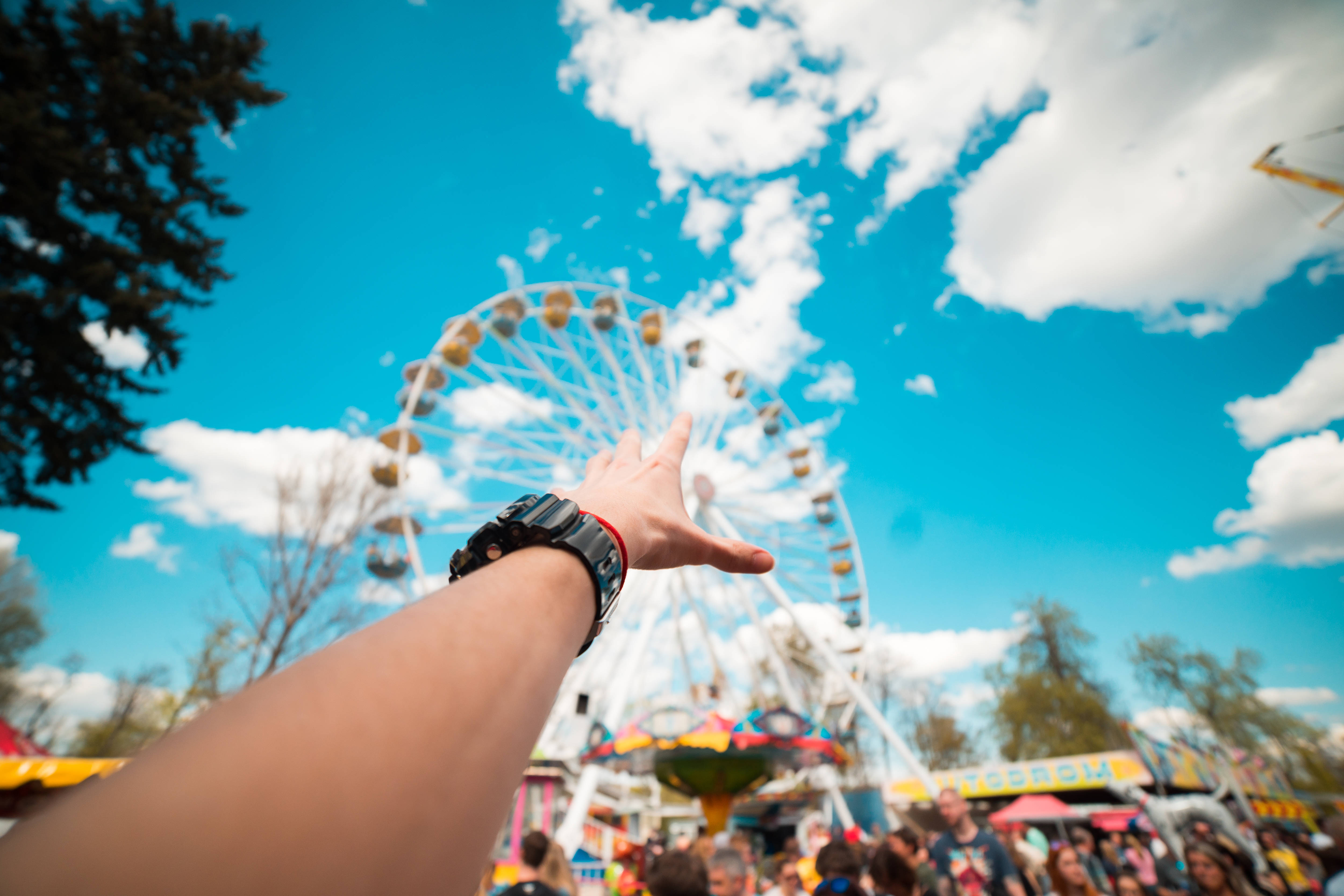 Motivation Reaching Hand, giant white Ferris wheel, bright blue sky, 4K Desktop Wallpaper