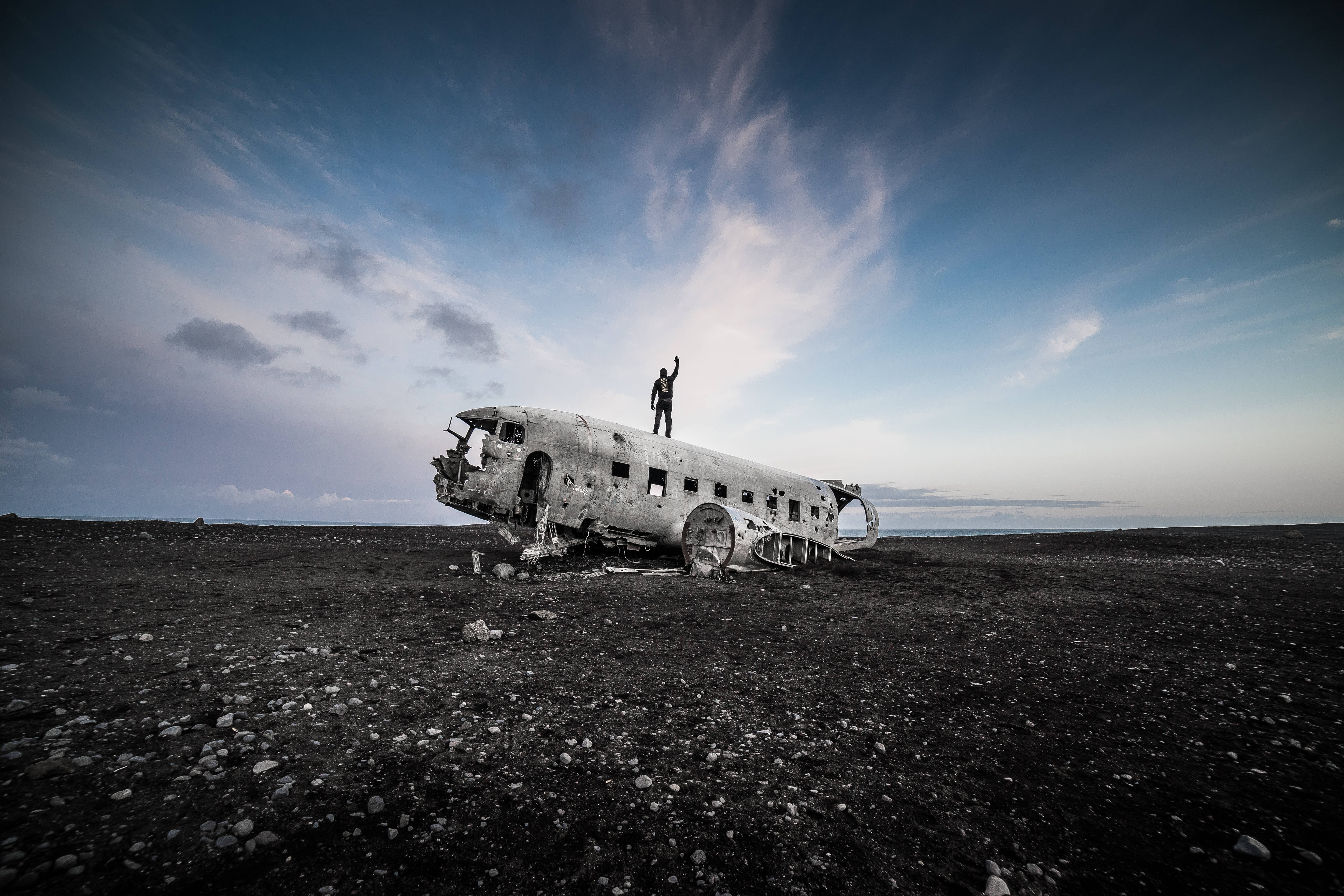 Motivation Man, airplane wreck, black sand beach, 4K Desktop Wallpaper