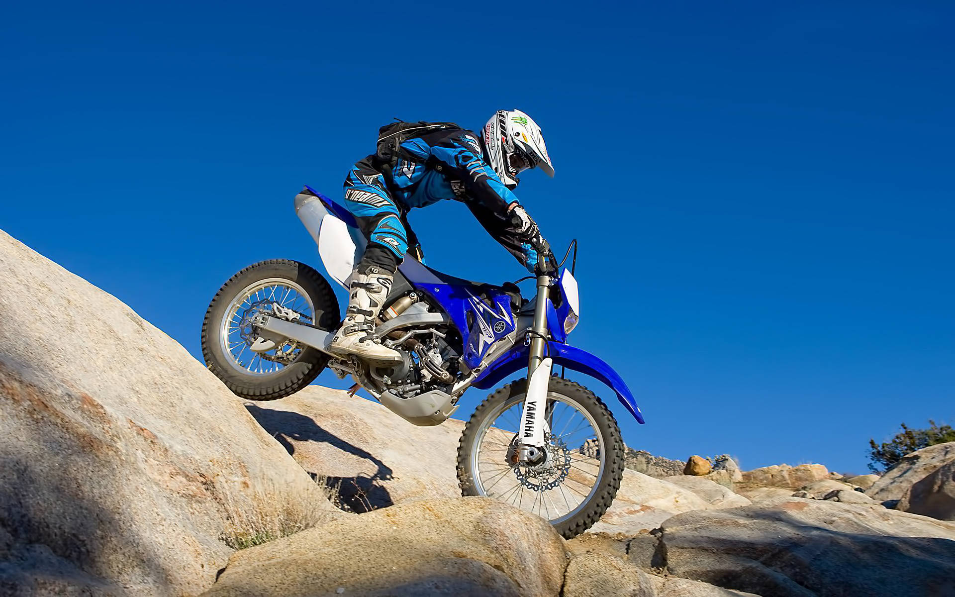 blue gear, rocky terrain, blue Yamaha dirt bike, Full HD Desktop Wallpaper