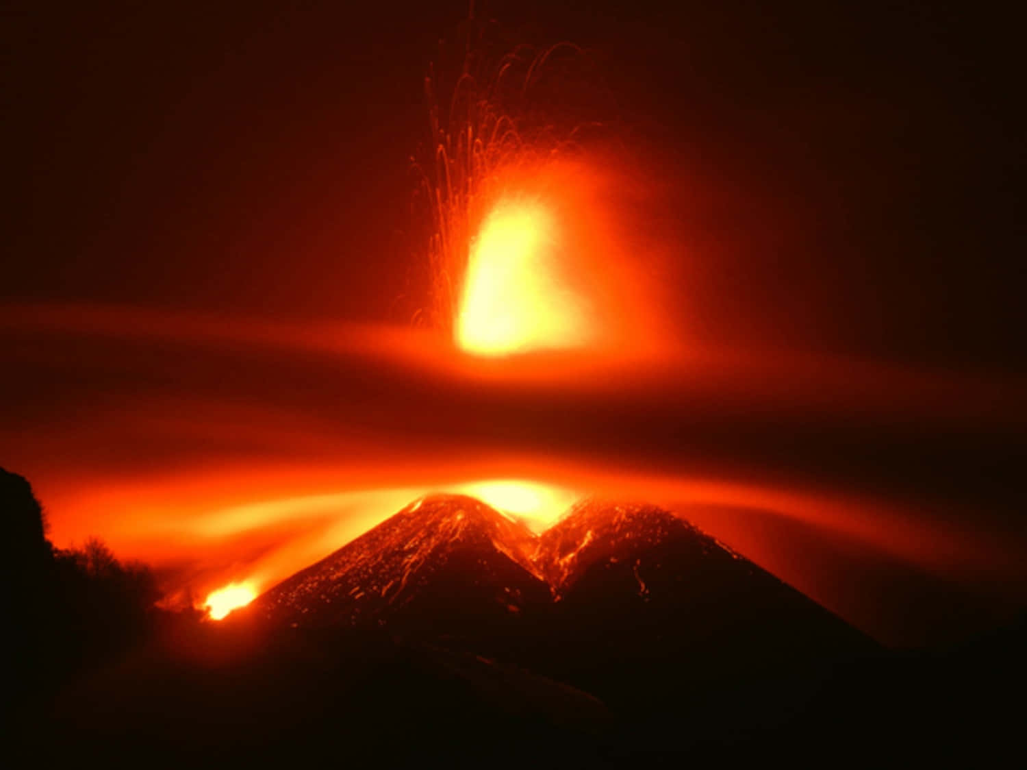 Mount Etna, erupting lava, night, HD Desktop Wallpaper