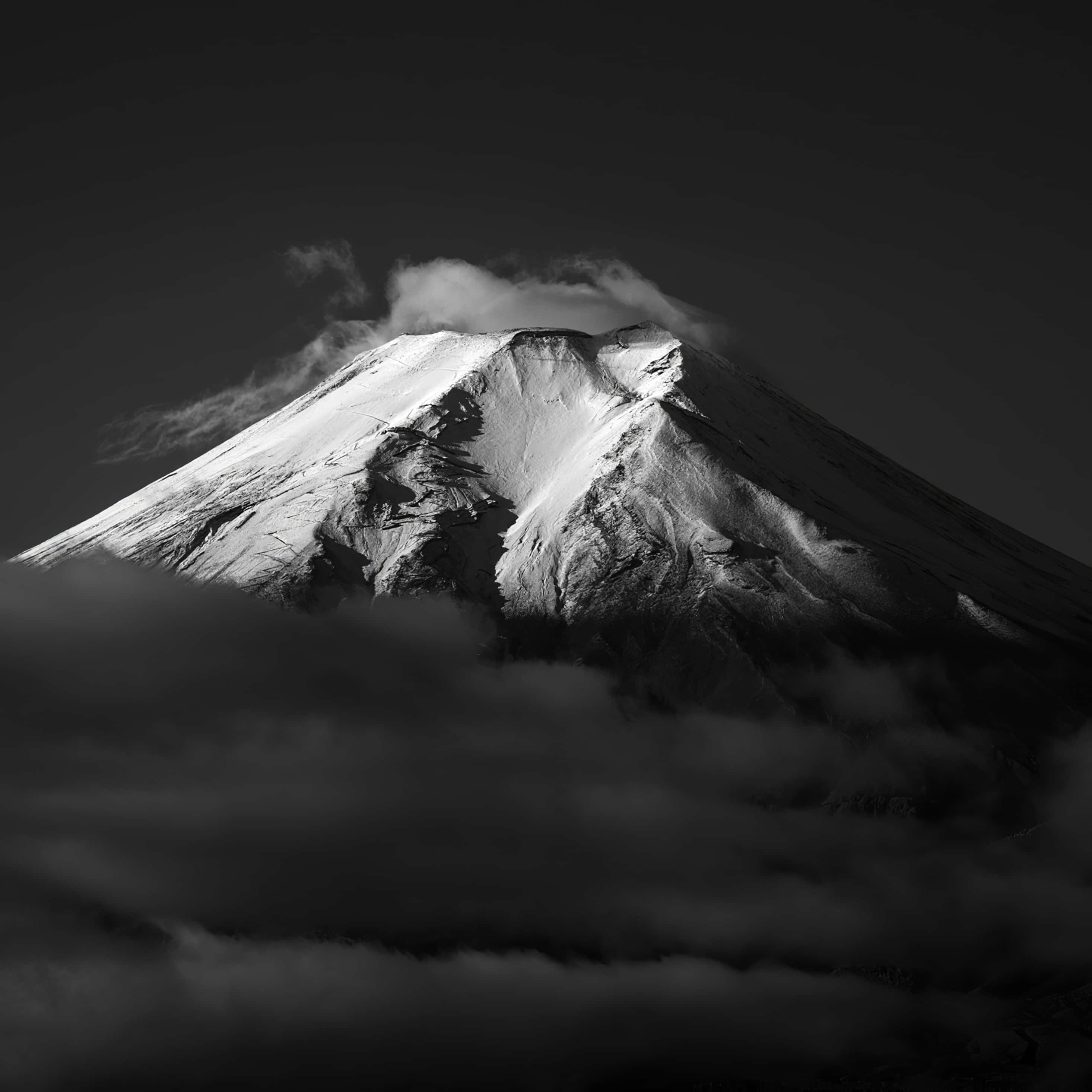 Mount Fuji, snow-capped mountain, dark clouds, 2K Desktop Wallpaper