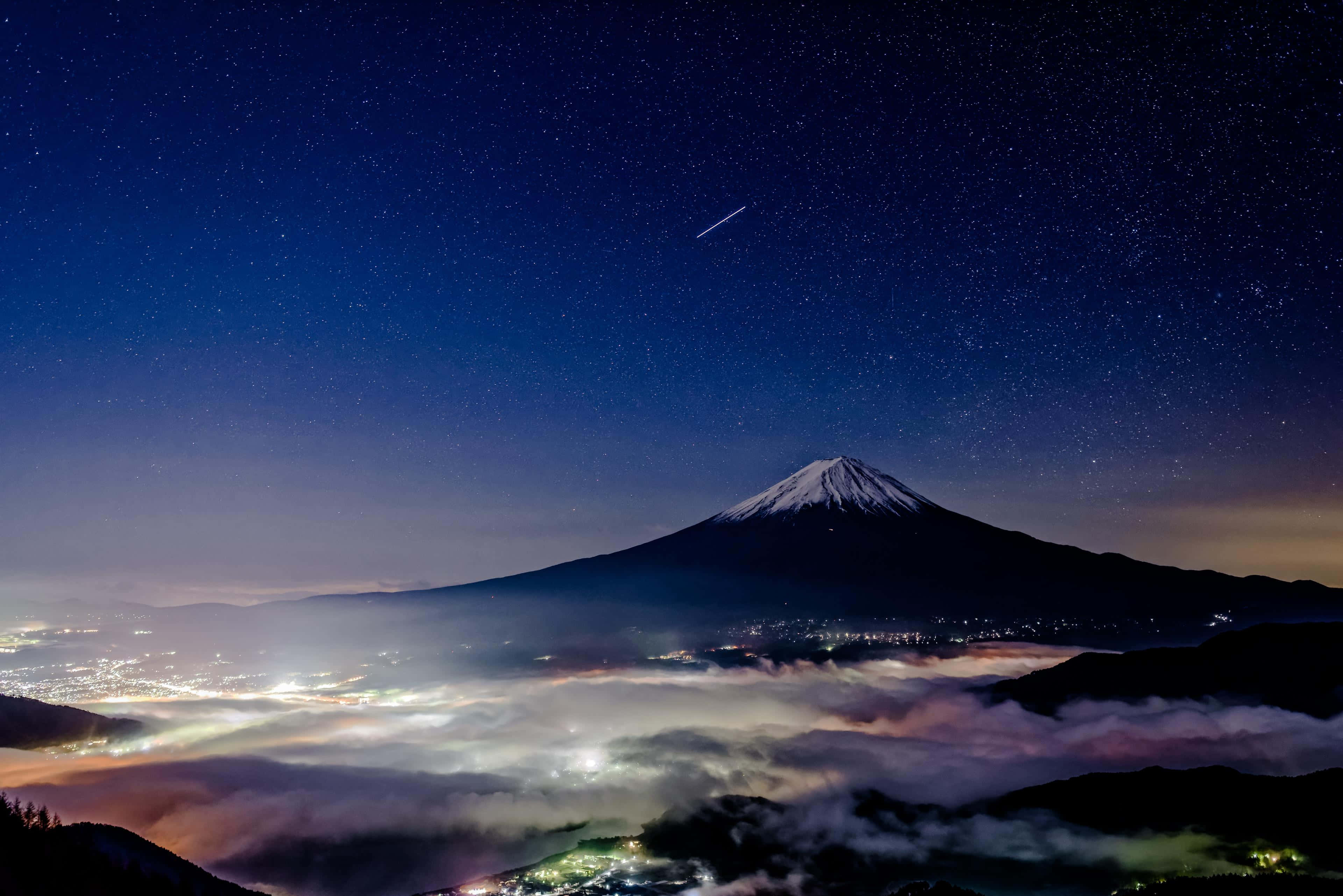 Mount Fuji, starry night sky, meteor streaking, 4K Desktop Wallpaper