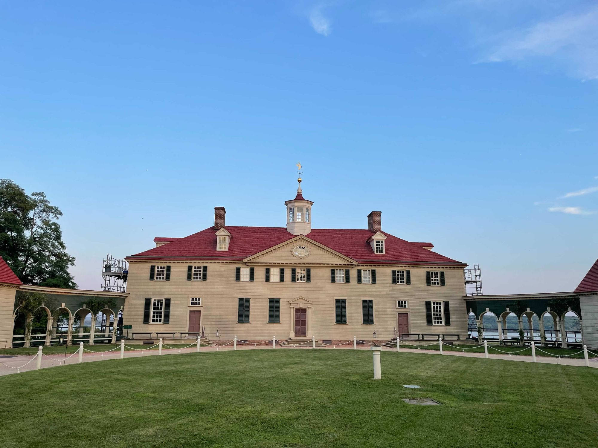Mount Vernon, red roof, black shutters, Full HD Desktop Wallpaper
