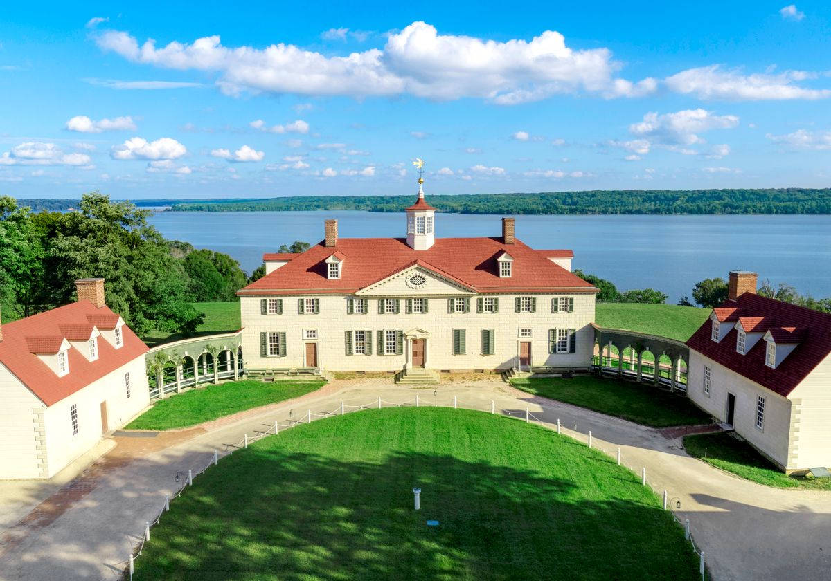 Mount Vernon, red roofs, green shutters, SD Desktop Wallpaper