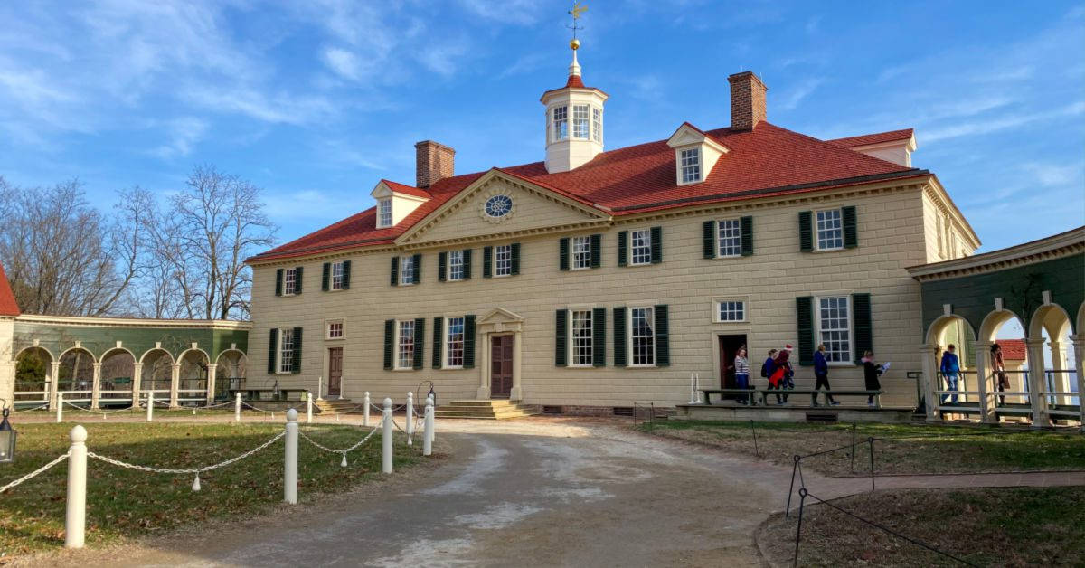 Mount Vernon, red roof, green shutters, SD Desktop Wallpaper