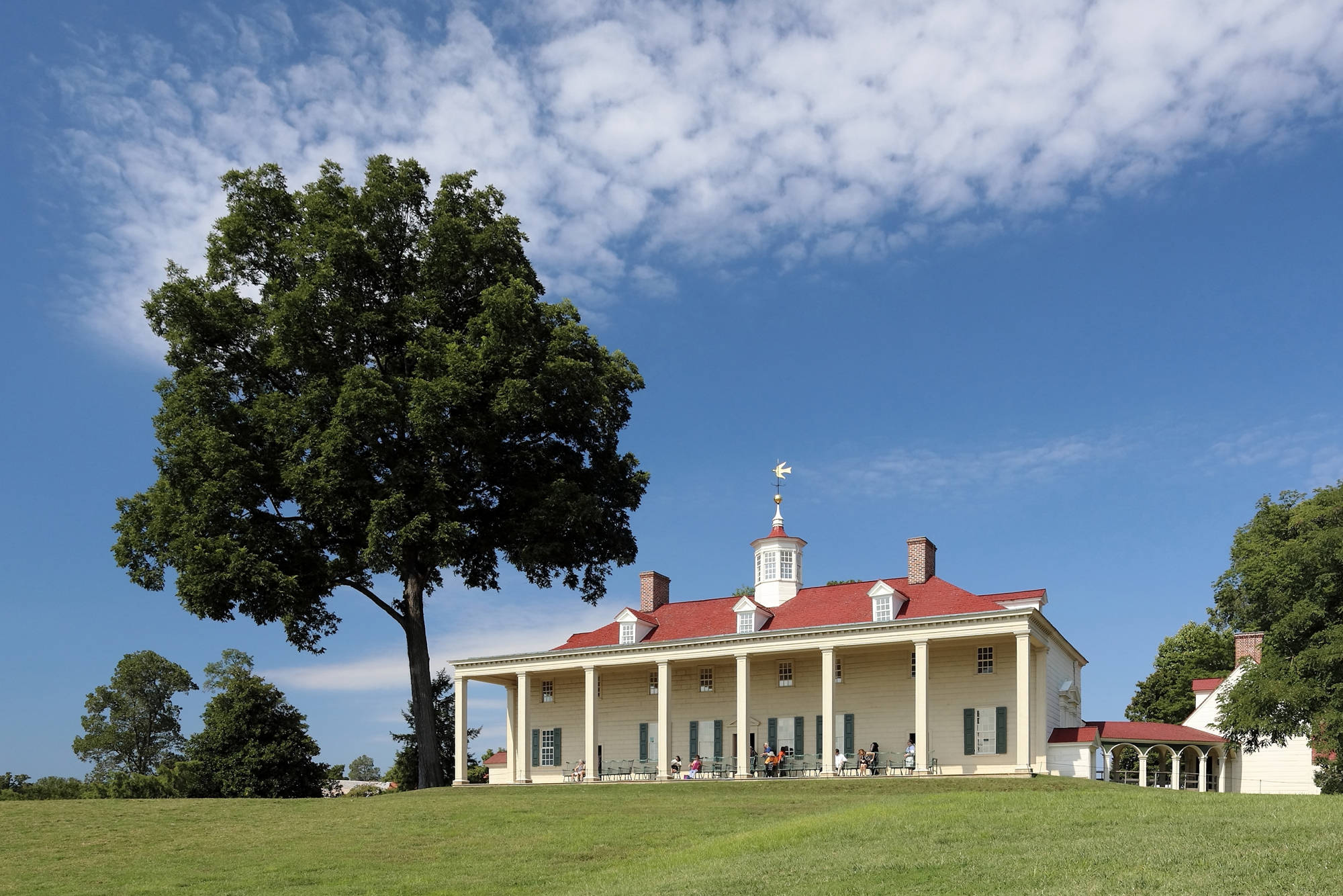 Mount Vernon, white colonial-style house, red roof, Full HD Desktop Wallpaper