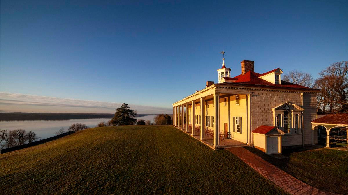 Mount Vernon, yellow colonial mansion, red roof, SD Desktop Wallpaper