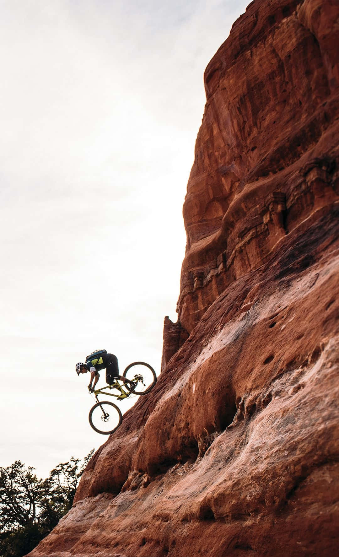mountain bike, red rock cliff, overcast sky, HD Phone Wallpaper