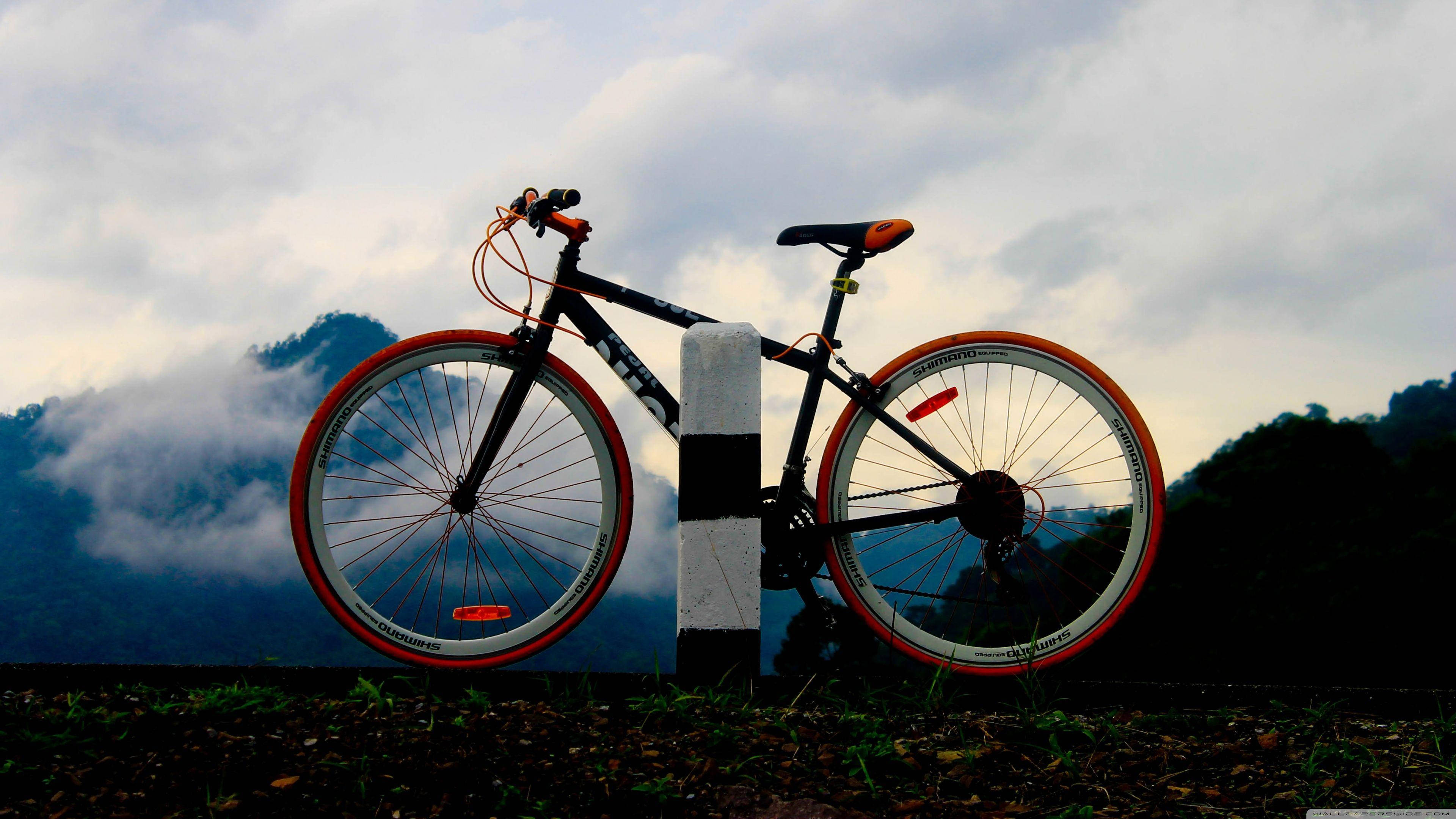 black bicycle, orange rims, striped post, 4K Desktop Wallpaper