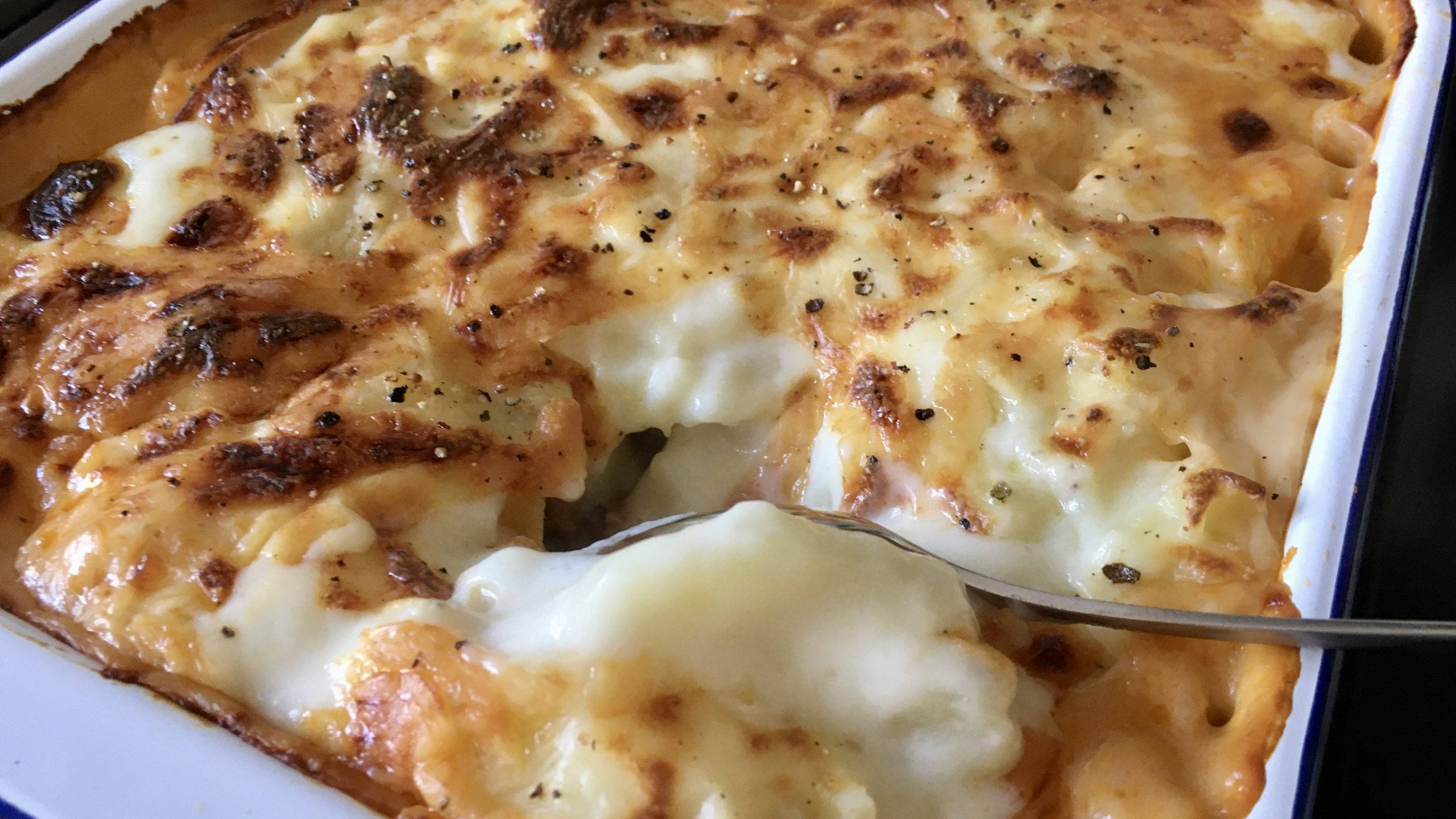 moussaka, golden-brown, cheesy baked pasta dish, 2K Desktop Wallpaper