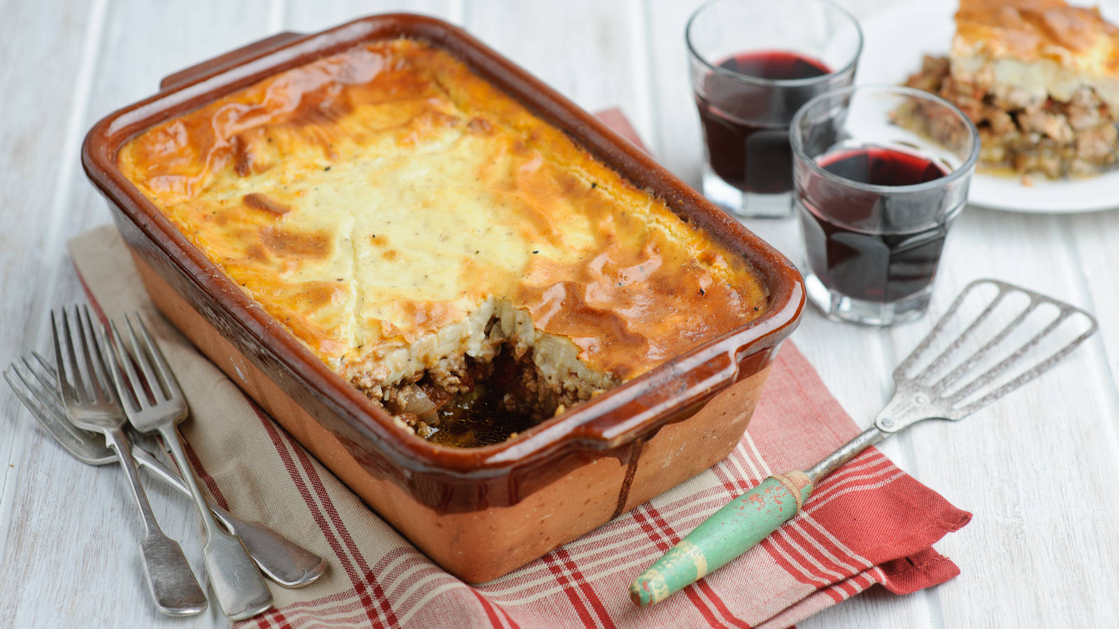 oven baked moussaka, plastic tray, terracotta dish, HD Desktop Wallpaper