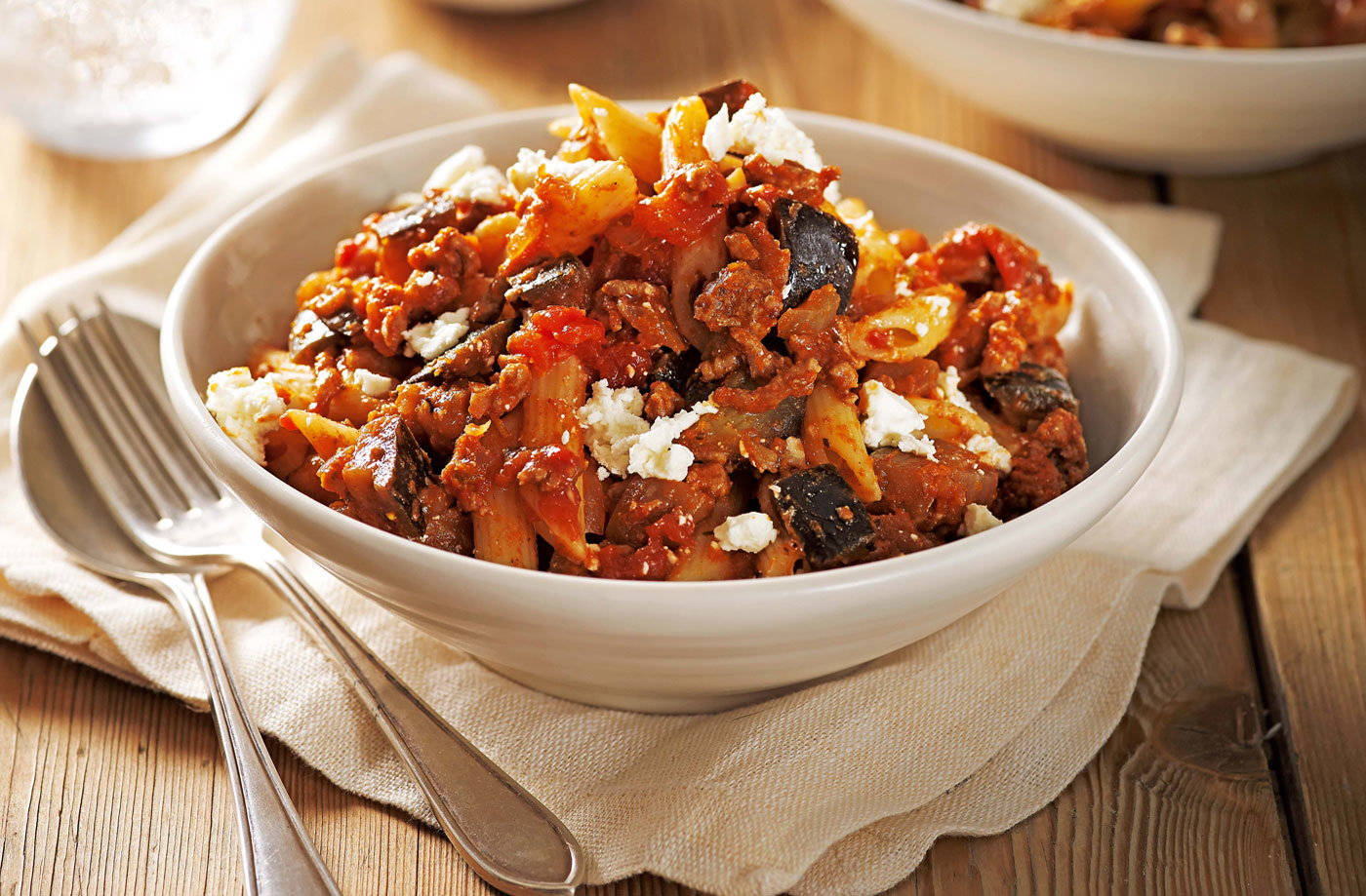 bowl of mixed moussaka, pasta, tomato sauce, HD Desktop Wallpaper