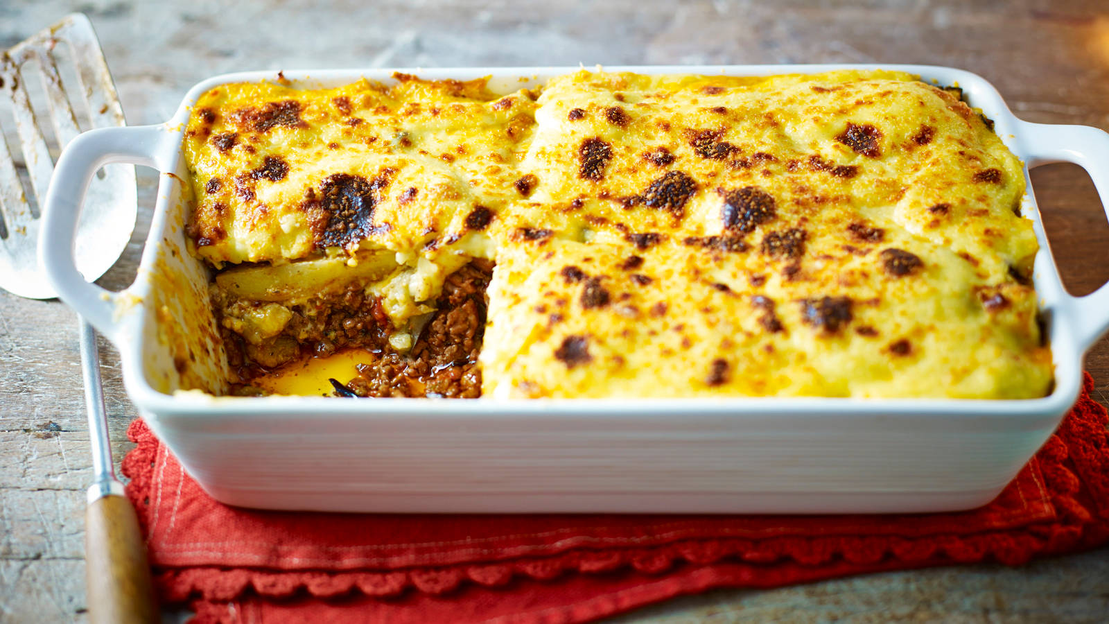 baked moussaka, white ceramic tray, golden-brown, HD Desktop Wallpaper