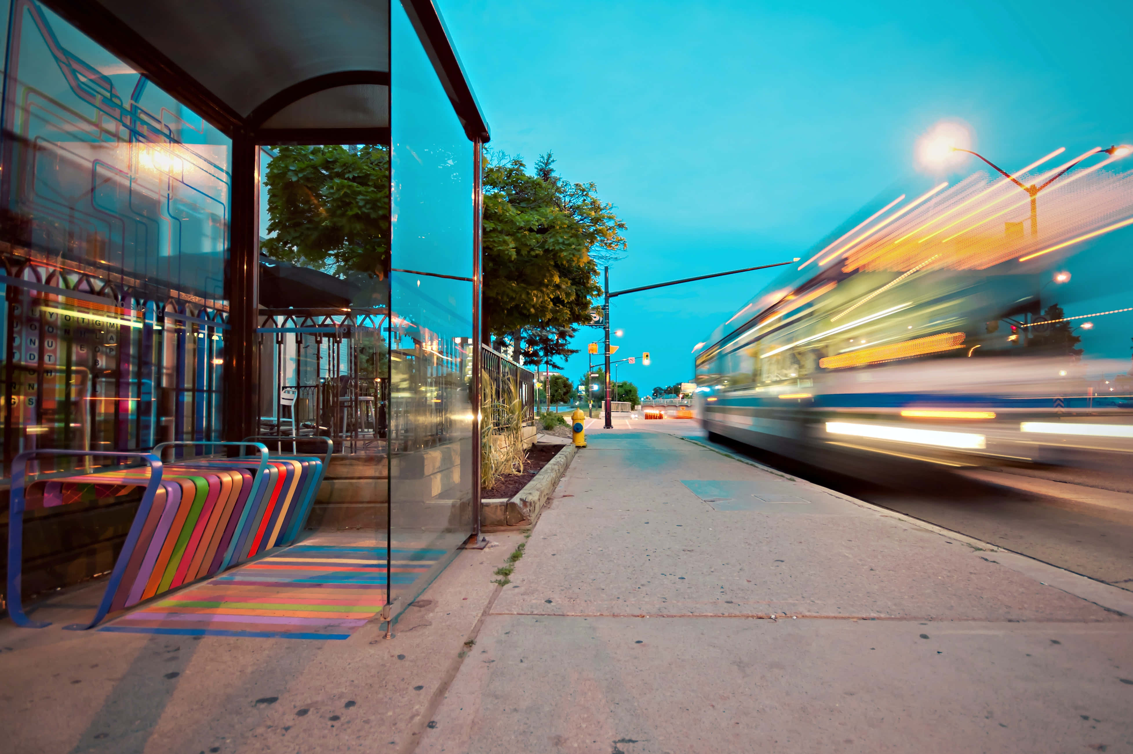 dusk, vibrant city street, blurred train, 4K Desktop Wallpaper