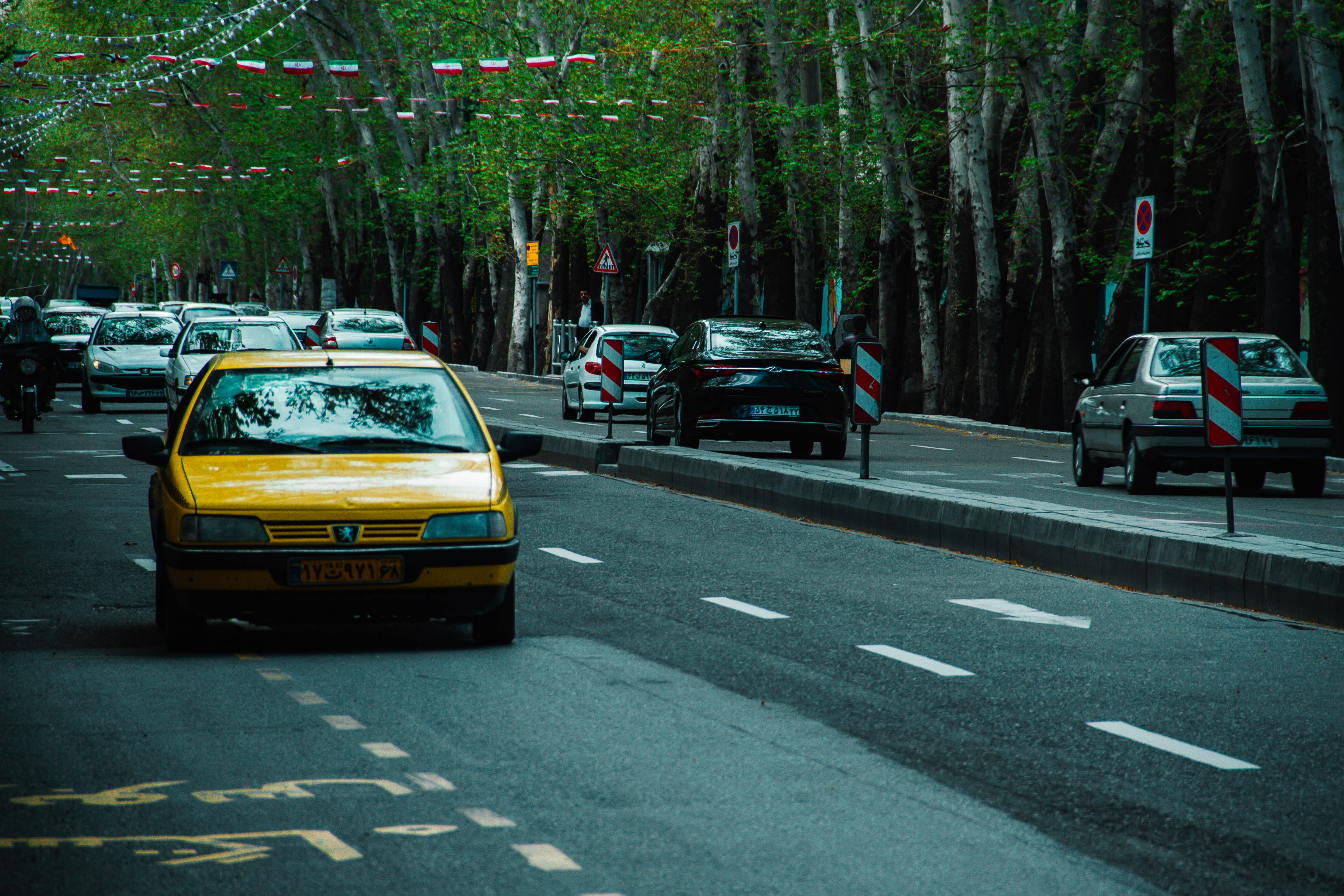 Moving Desktop, yellow car, taxi, 4K Desktop Wallpaper