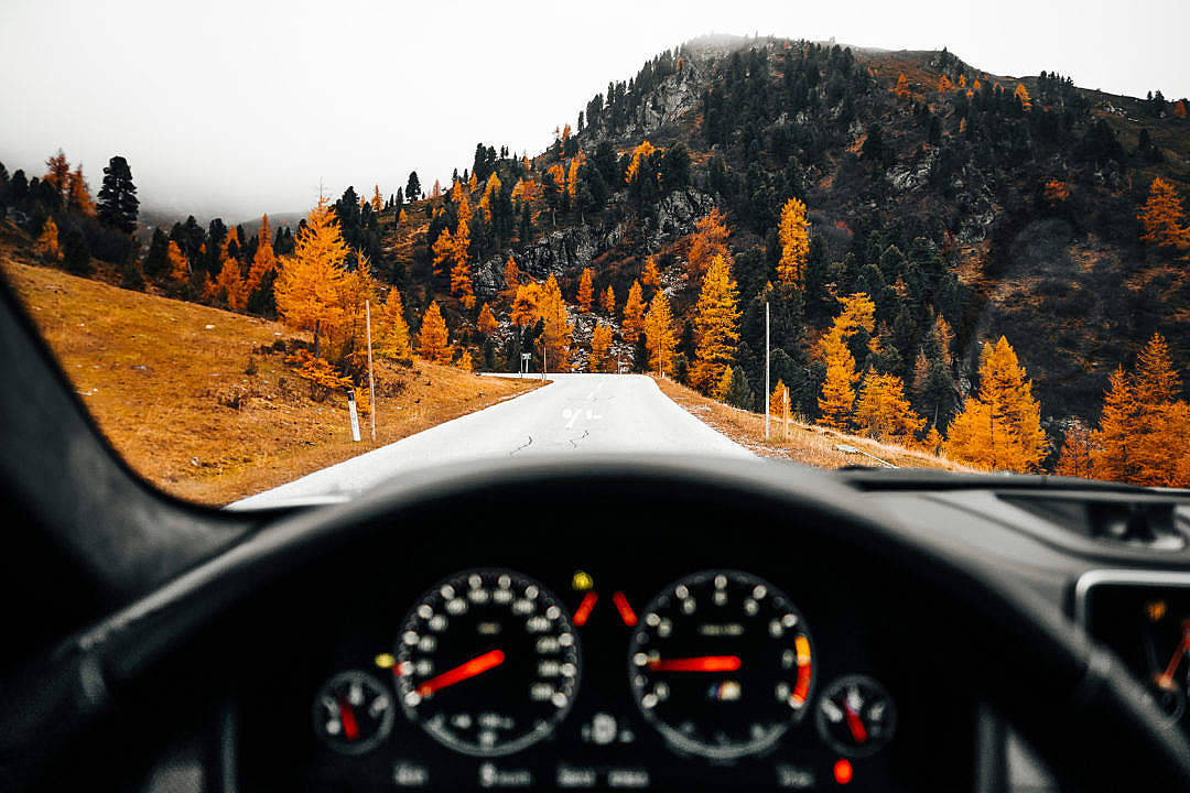 Moving Desktop, car, winding mountain road, SD Desktop Wallpaper