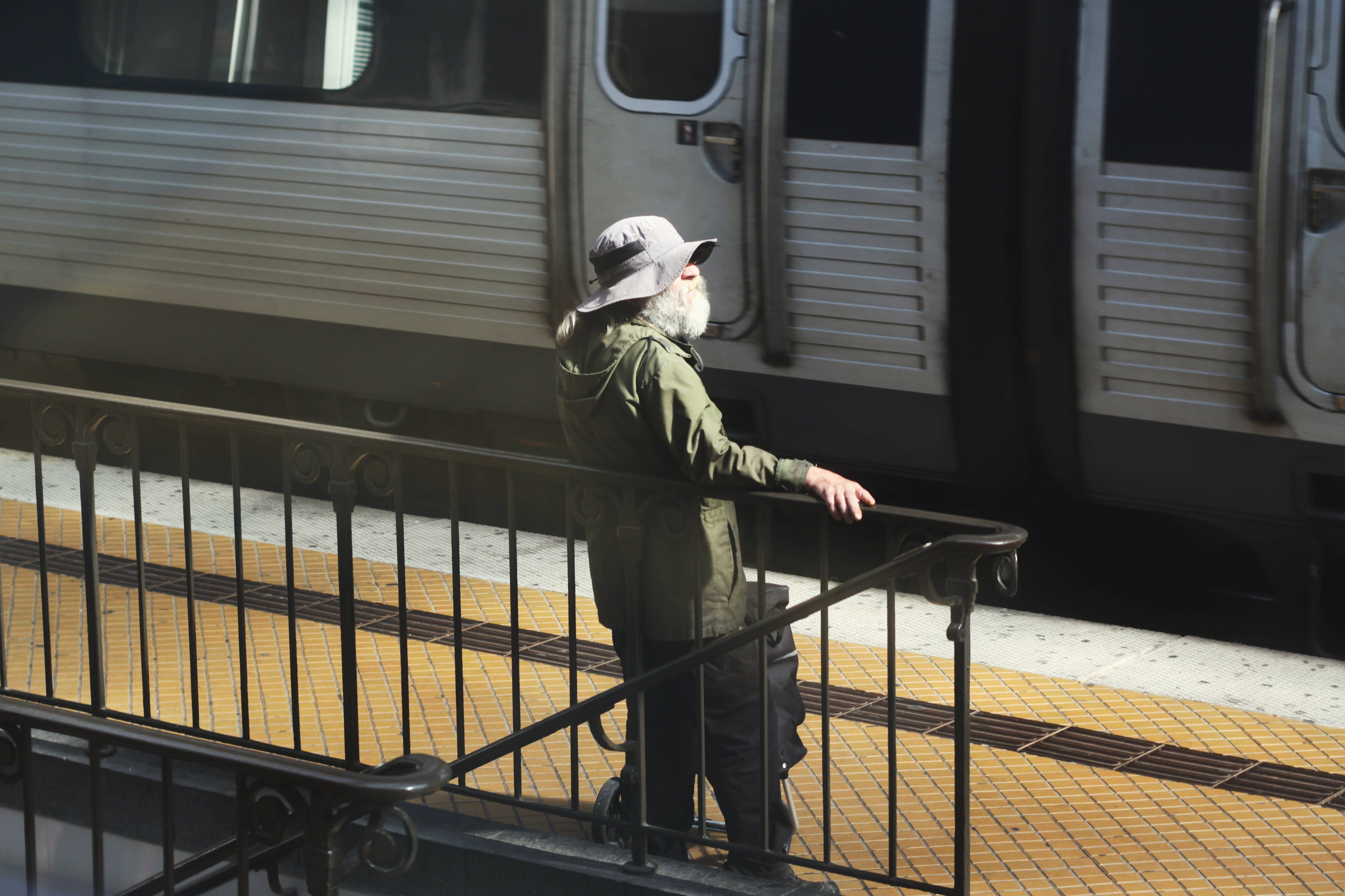 Moving Desktop Platform, sunlit train platform, silver train, 4K Desktop Wallpaper