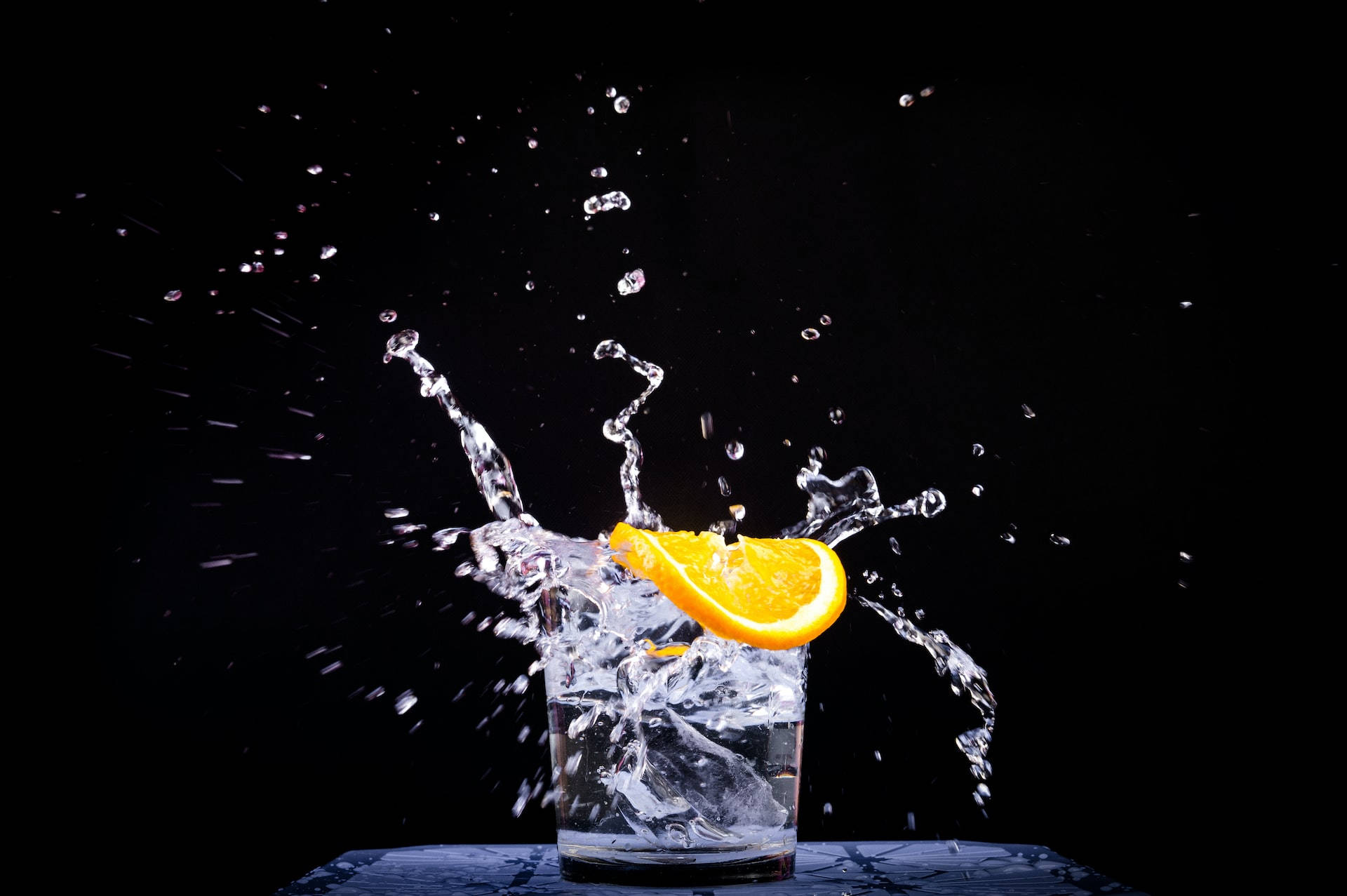 orange slice, glass of water, dramatic splash, Full HD Desktop Wallpaper