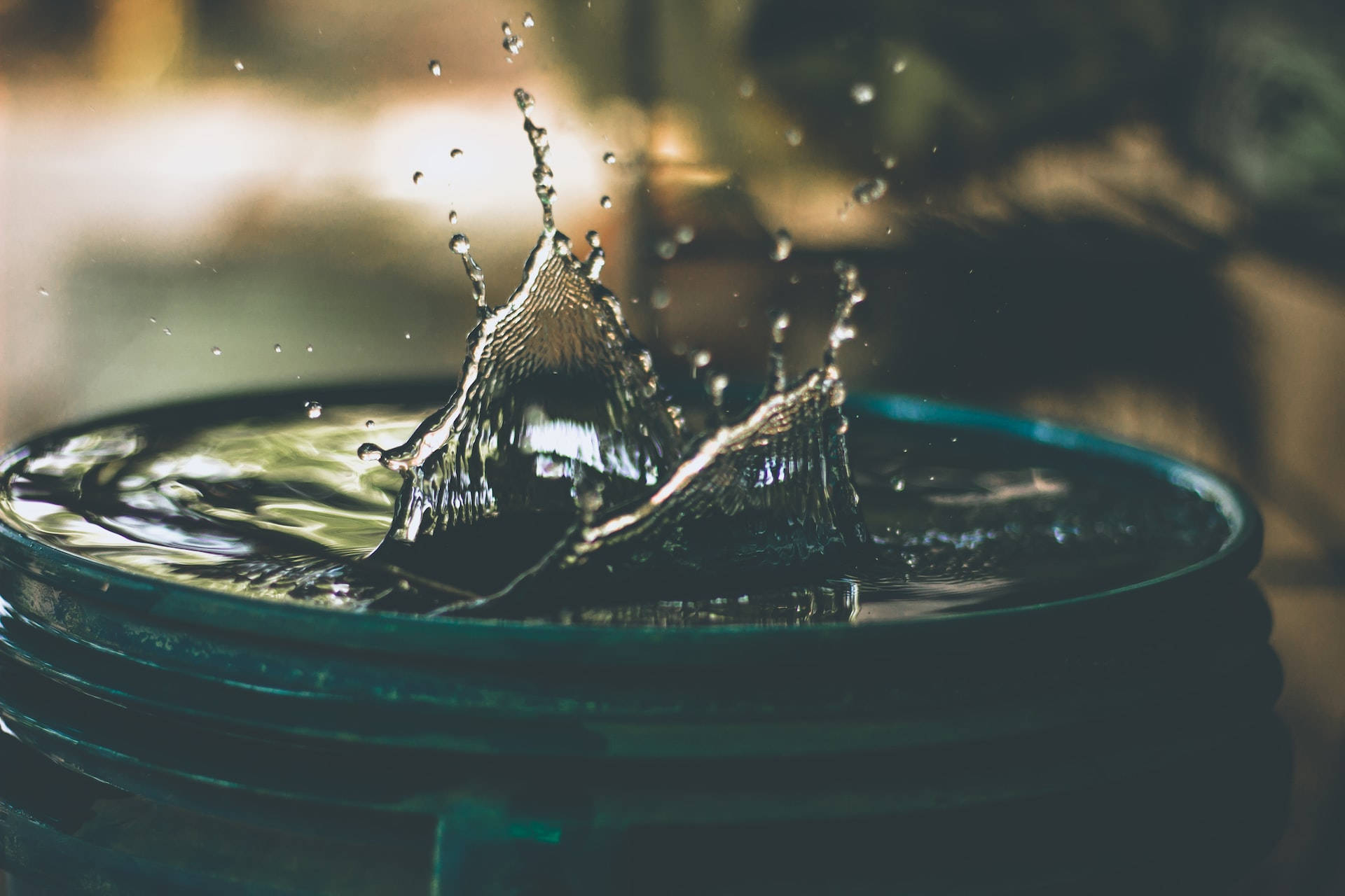 moving water, glass bowl, droplets suspended in midair, Full HD Desktop Wallpaper