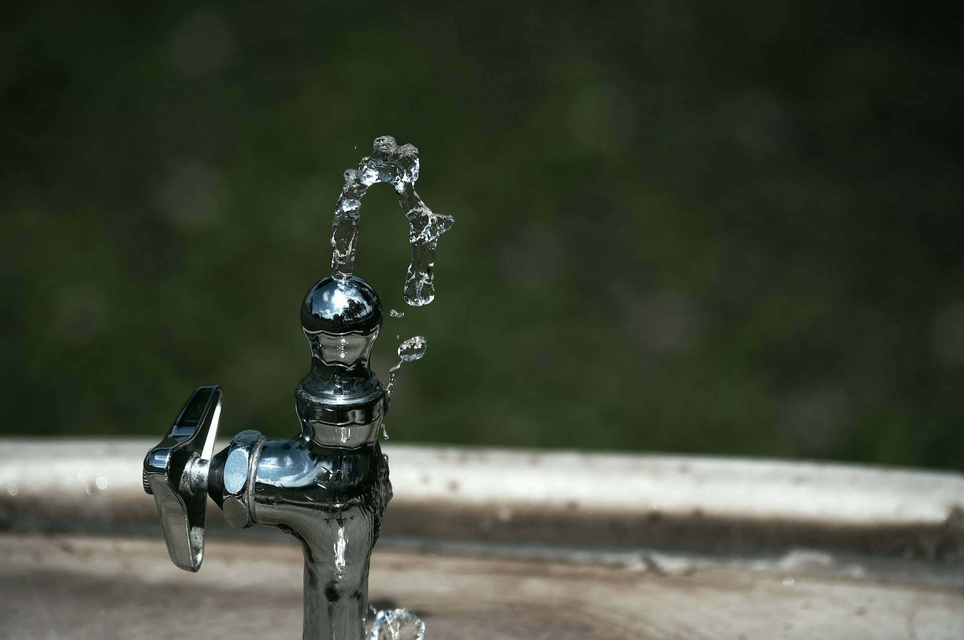 chrome faucet, water arcing upward, clear arc, Full HD Desktop Wallpaper