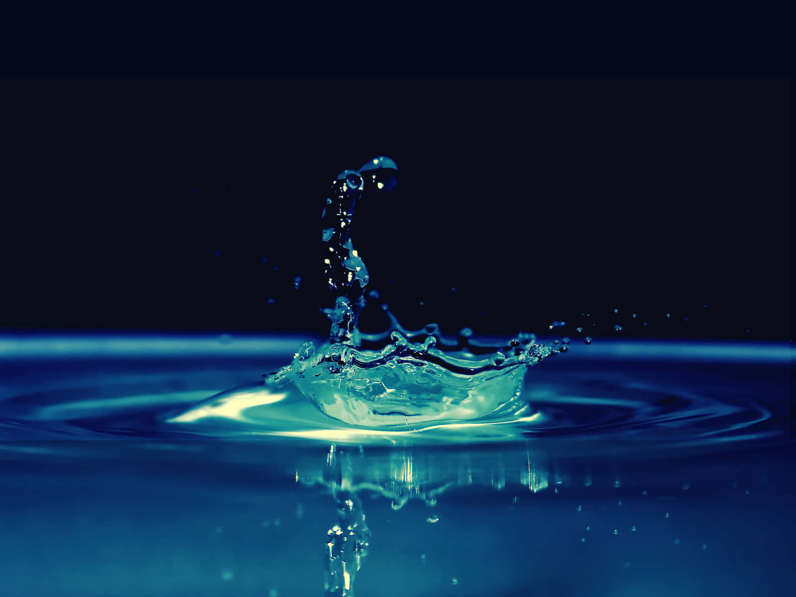 Dropping Water Motion, dark blue surface, crown splash, HD Desktop Wallpaper