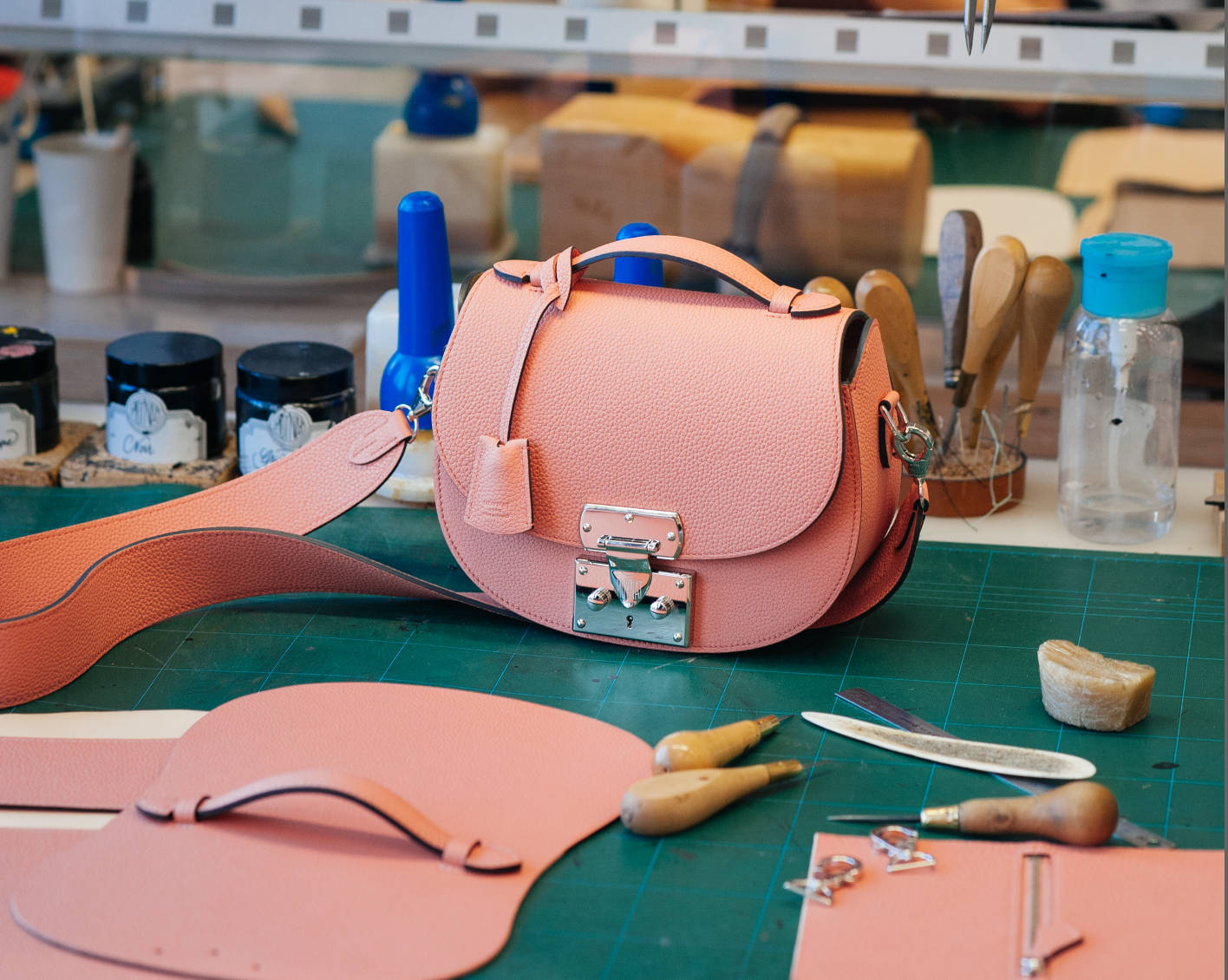 Moynat, peach leather handbag, green cutting mat, HD Desktop Wallpaper
