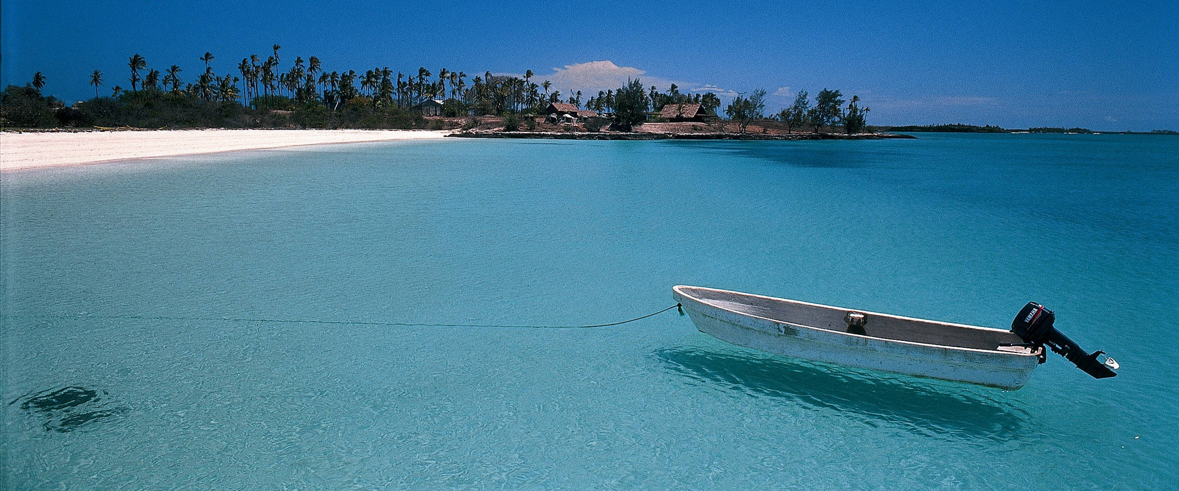 Mozambique, crystal clear turquoise water, pristine white sand beach, Full HD Desktop Wallpaper