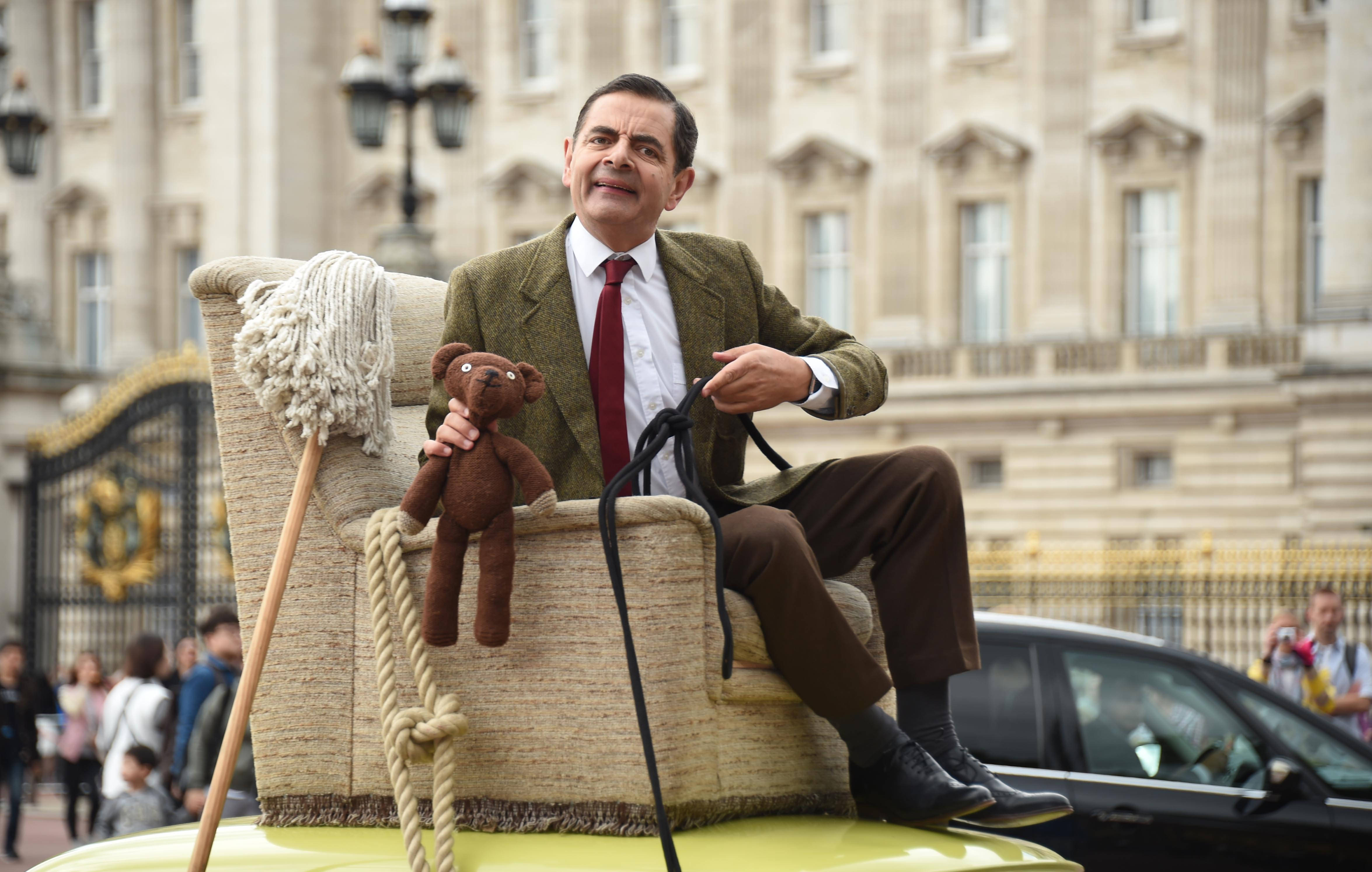 Mr Bean, yellow car, teddy bear, 4K Desktop Wallpaper