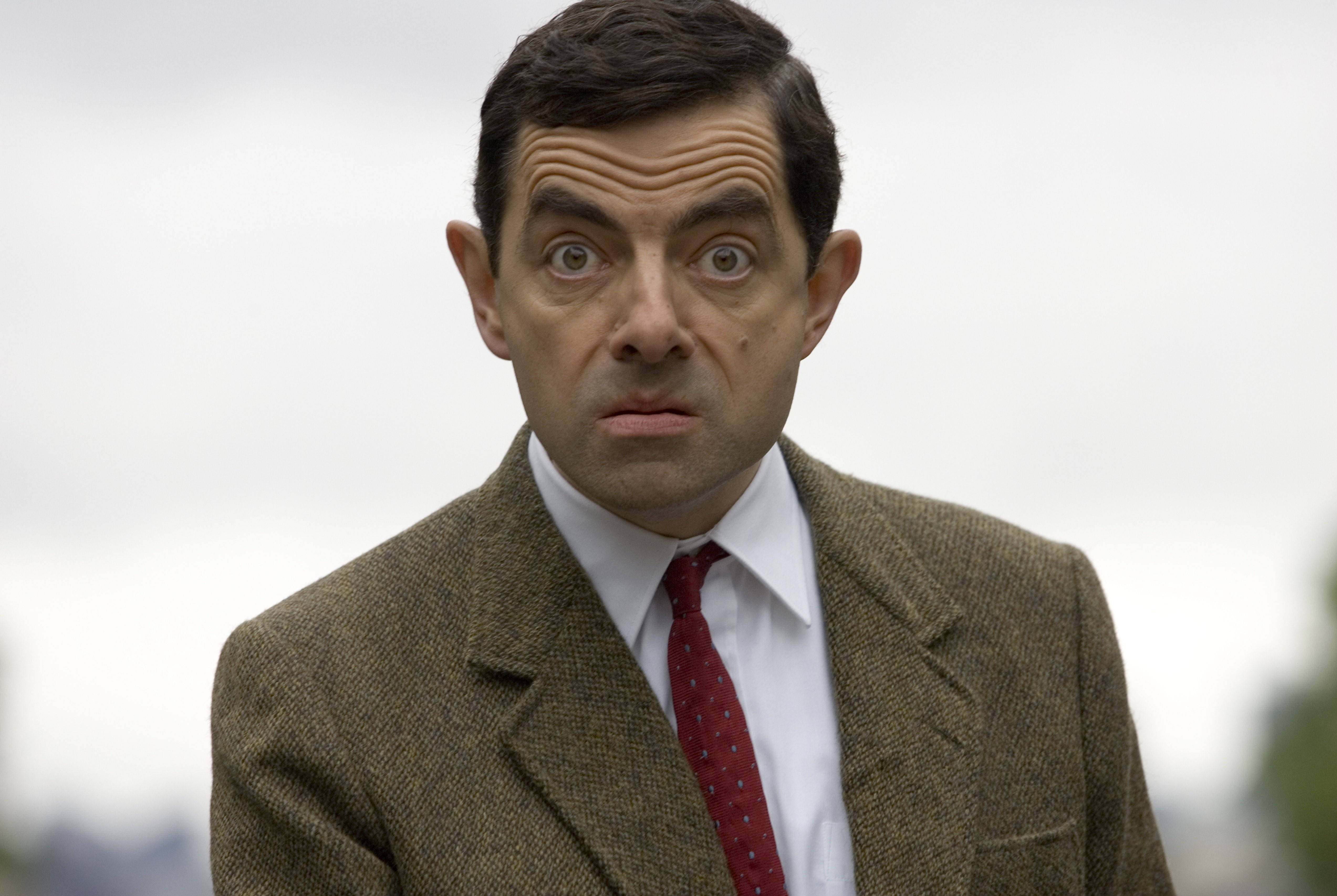 Mr Bean, brown tweed suit, red tie, 4K Desktop Wallpaper