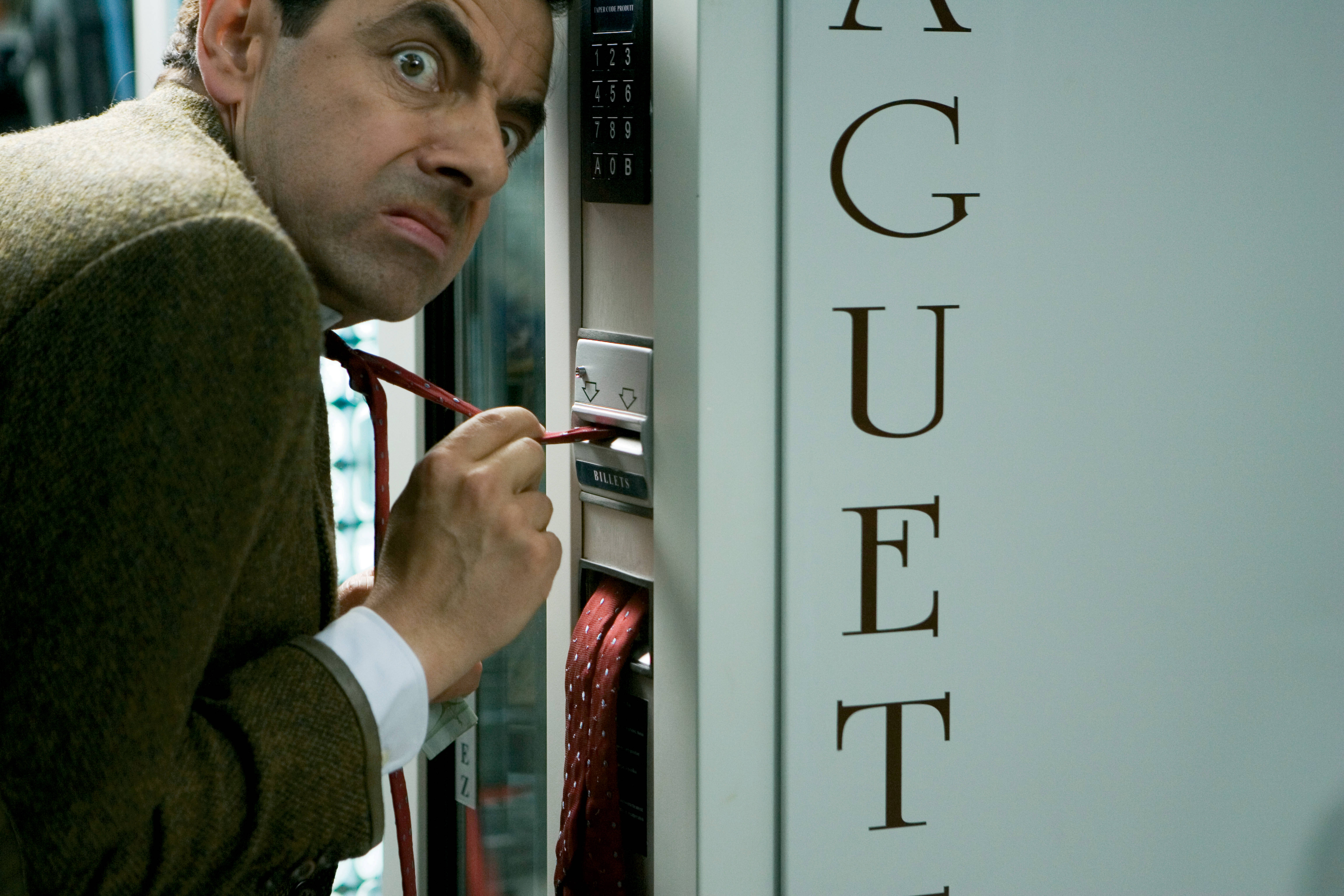 Mr Bean, 4K, red tie, 5K Desktop Wallpaper