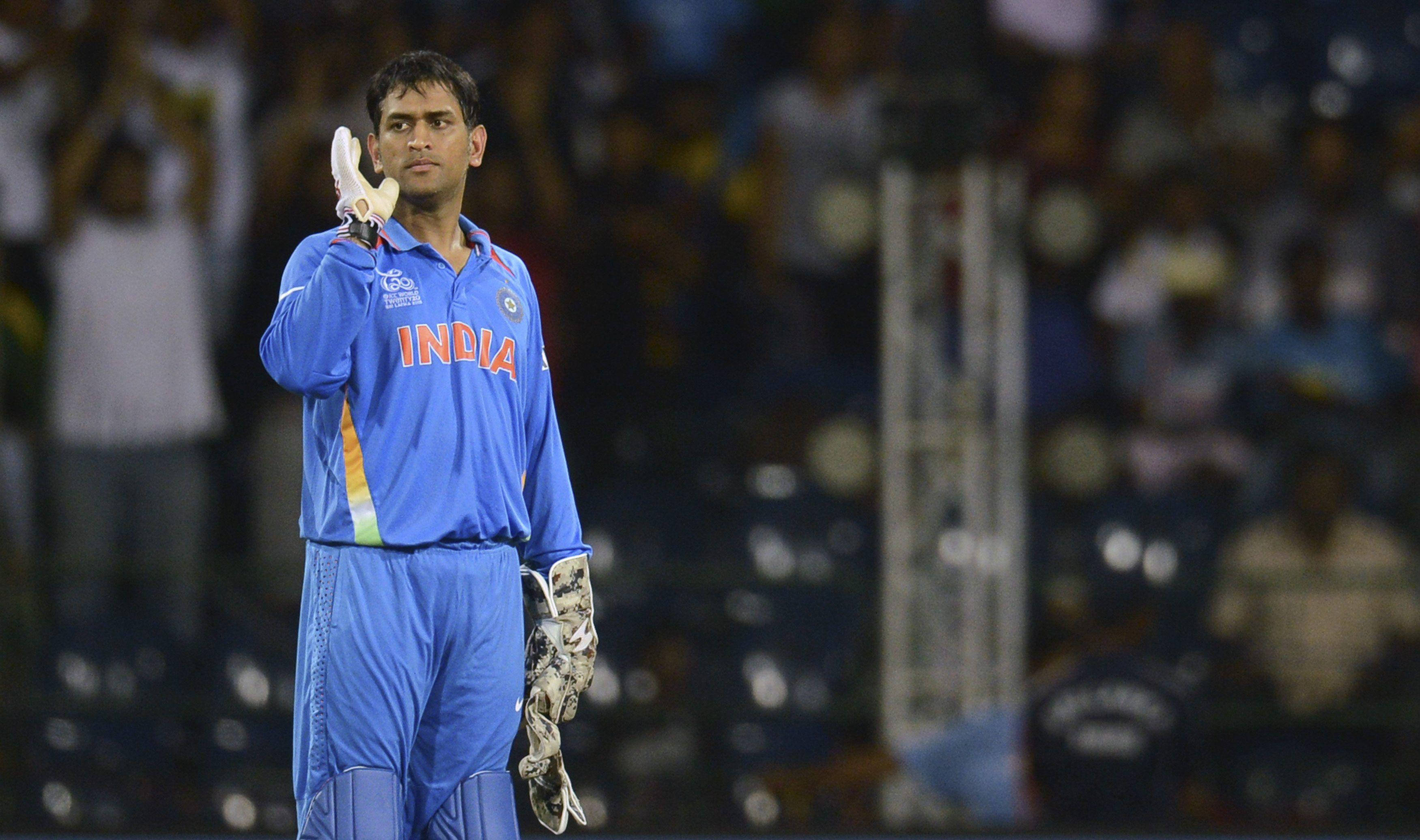 Ms Dhoni, right hand batter, blue uniform, 2K Desktop Wallpaper