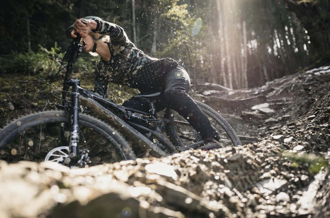 Specialized Mountain Bike, muddy road, camouflage gear, SD Desktop Wallpaper