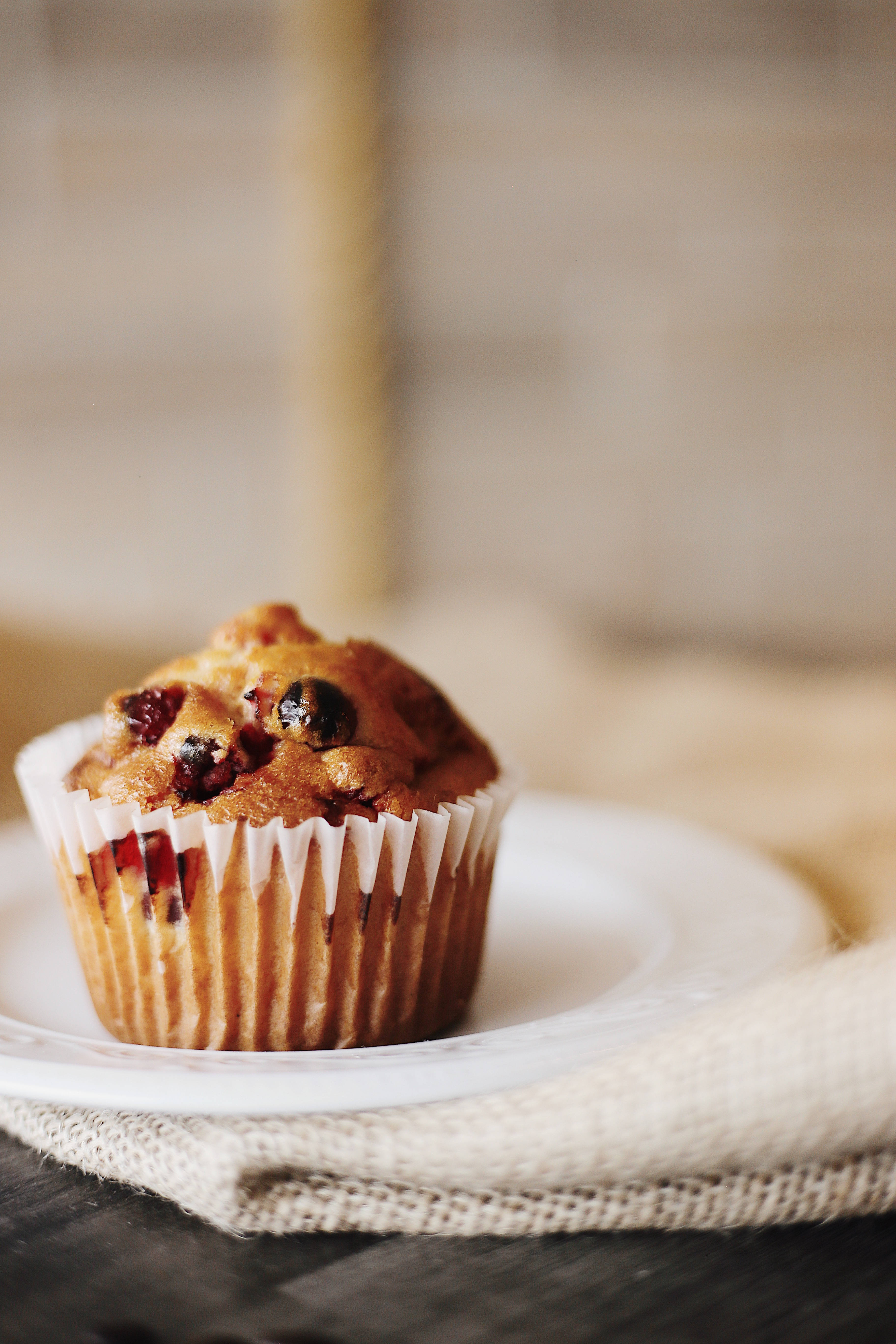 blueberry muffin, fluted paper liner, white plate, 5K Phone Wallpaper