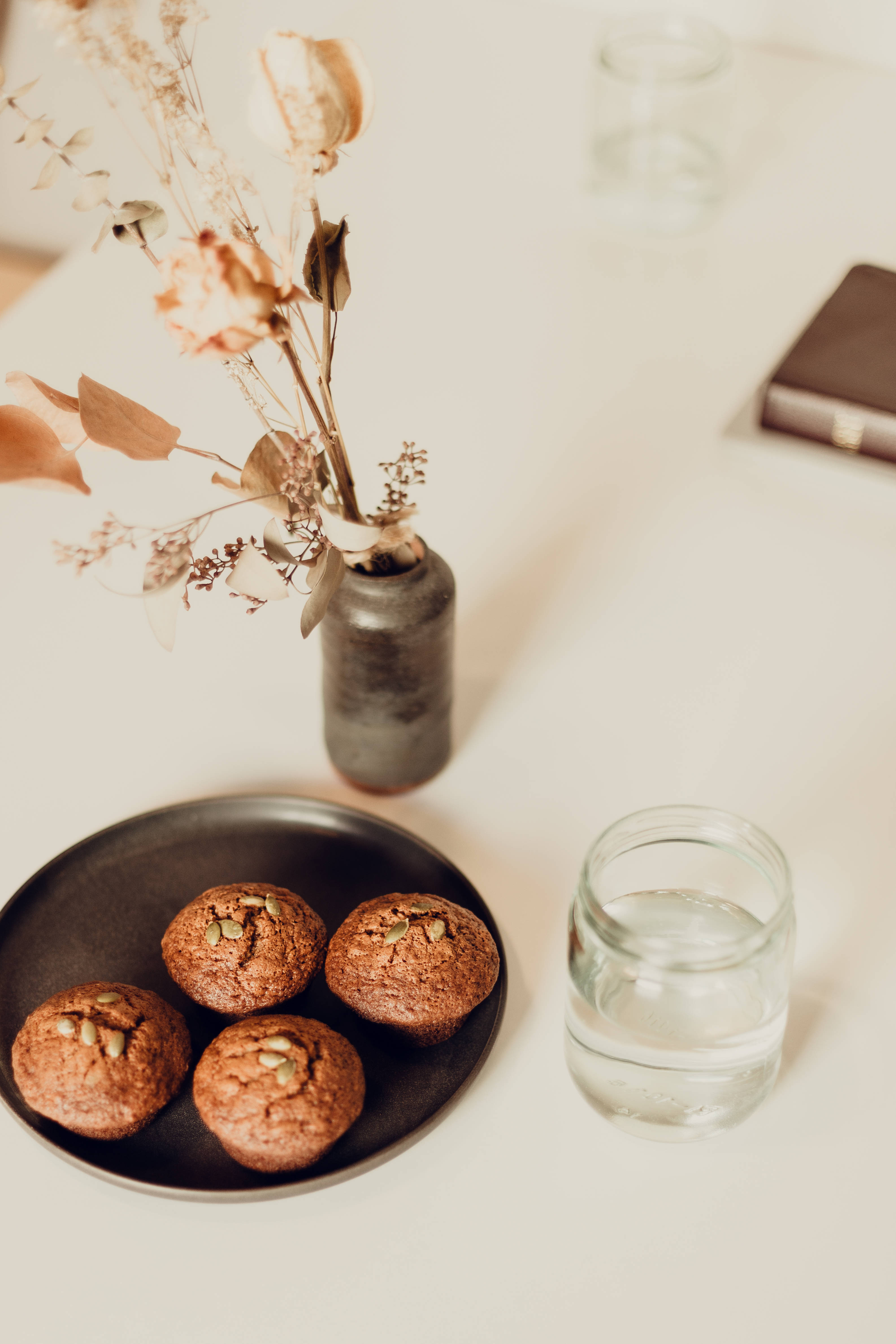 four toasted muffins, pumpkin seed muffins, black plate, 4K Phone Wallpaper