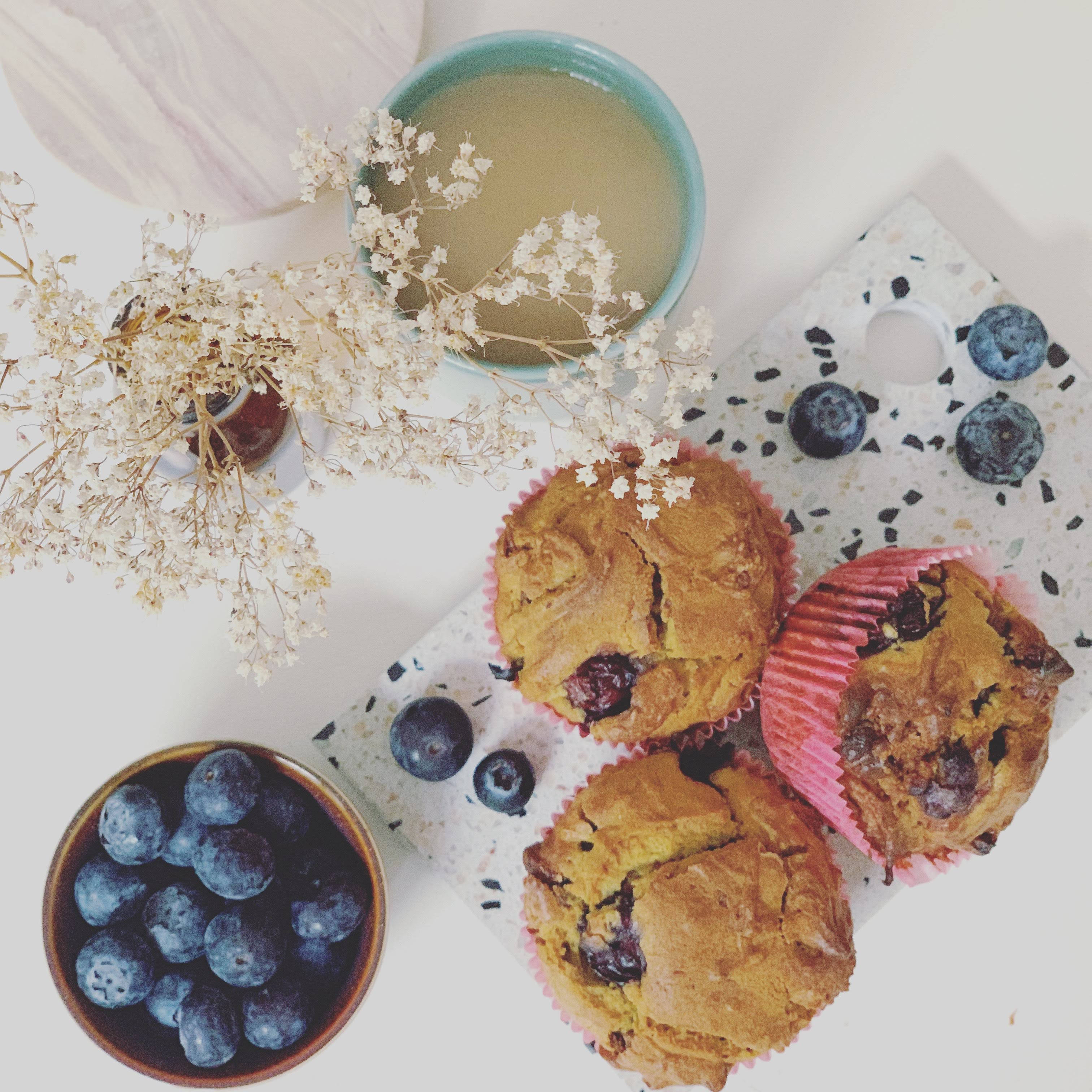 muffin, blueberry muffin, dried flowers, 2K Desktop Wallpaper