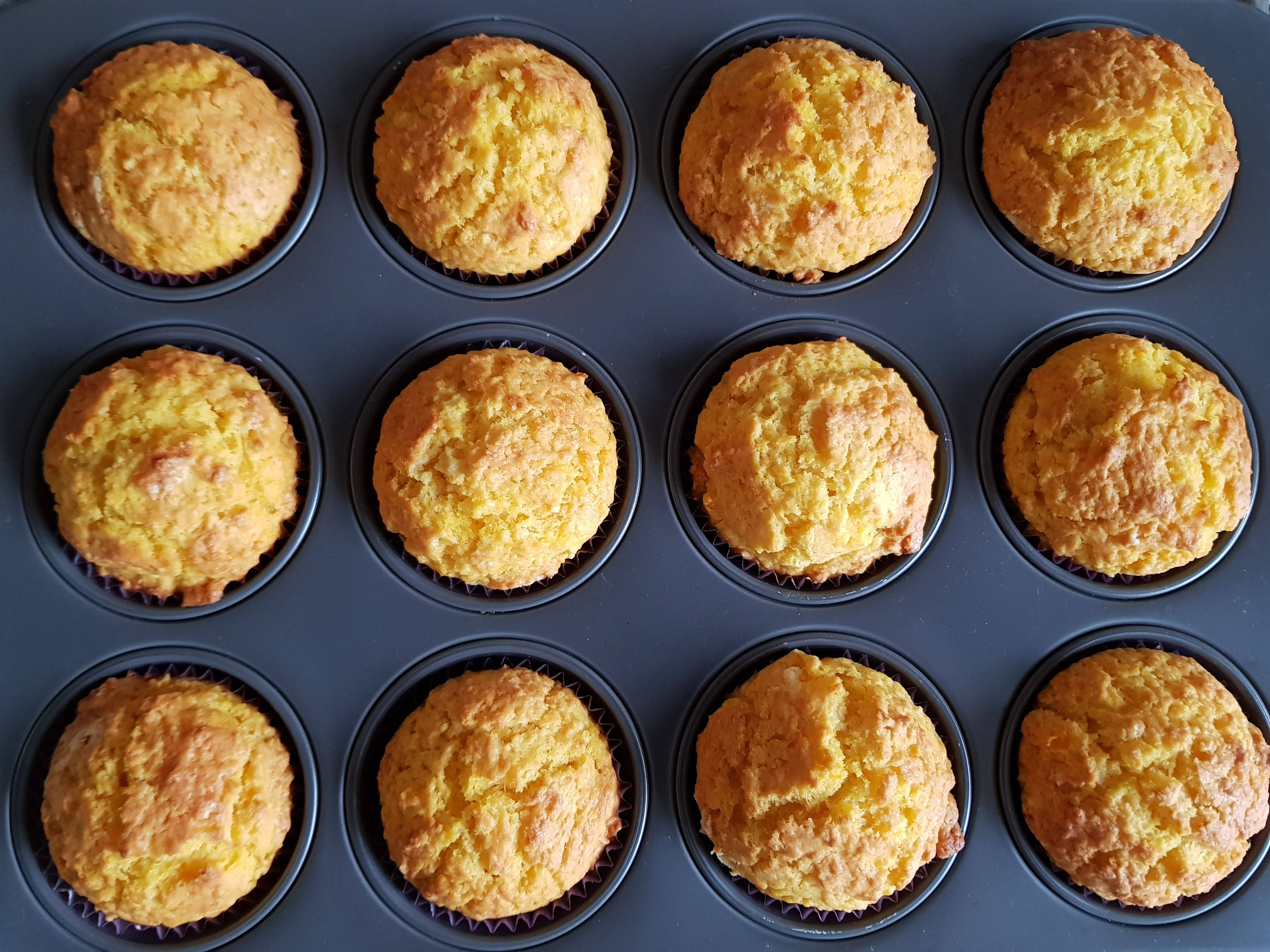 crunchy muffins, cornbread muffins, dark gray baking tray, 4K Desktop Wallpaper