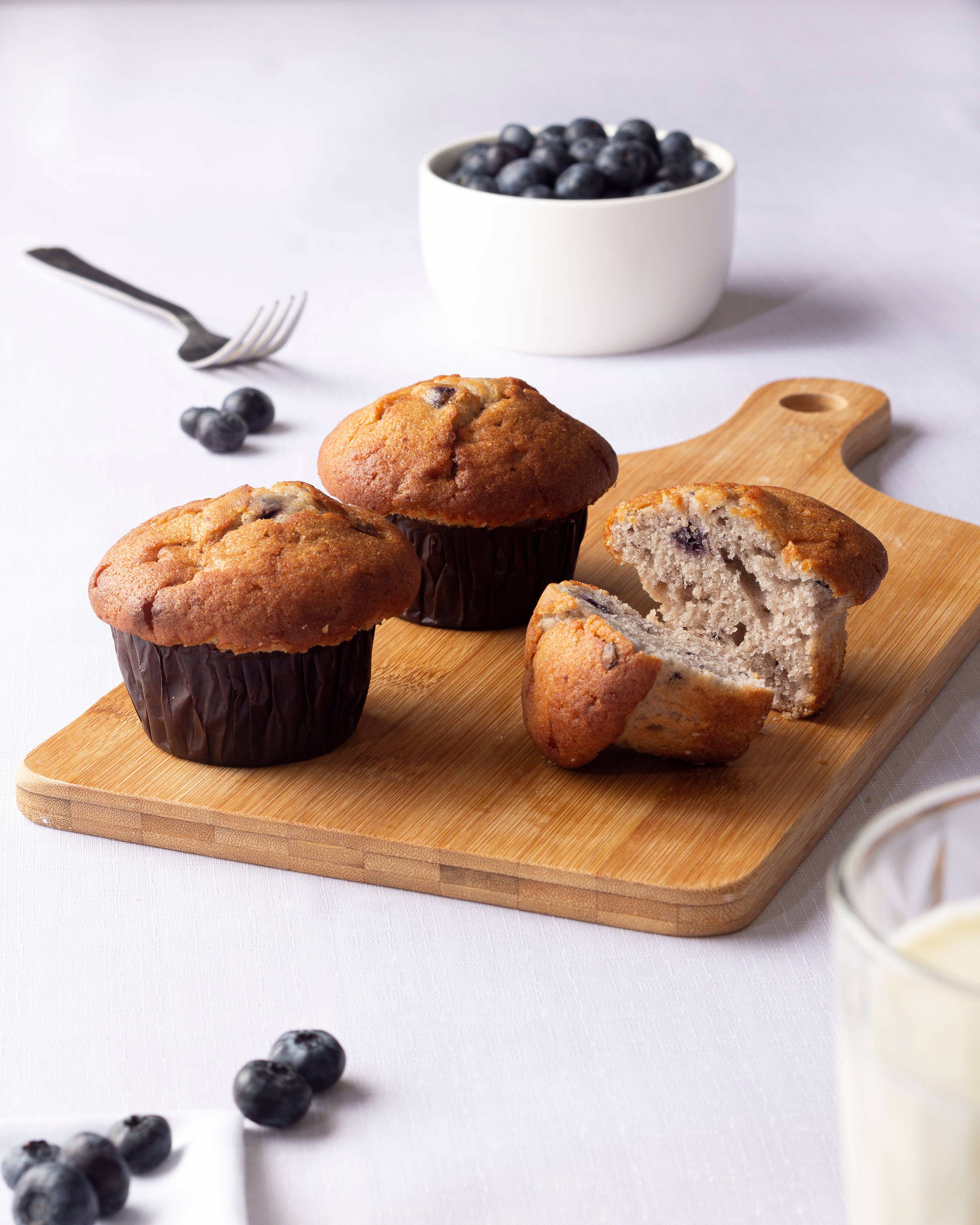 blueberry muffin, golden blueberry muffin, wooden board, 4K Phone Wallpaper