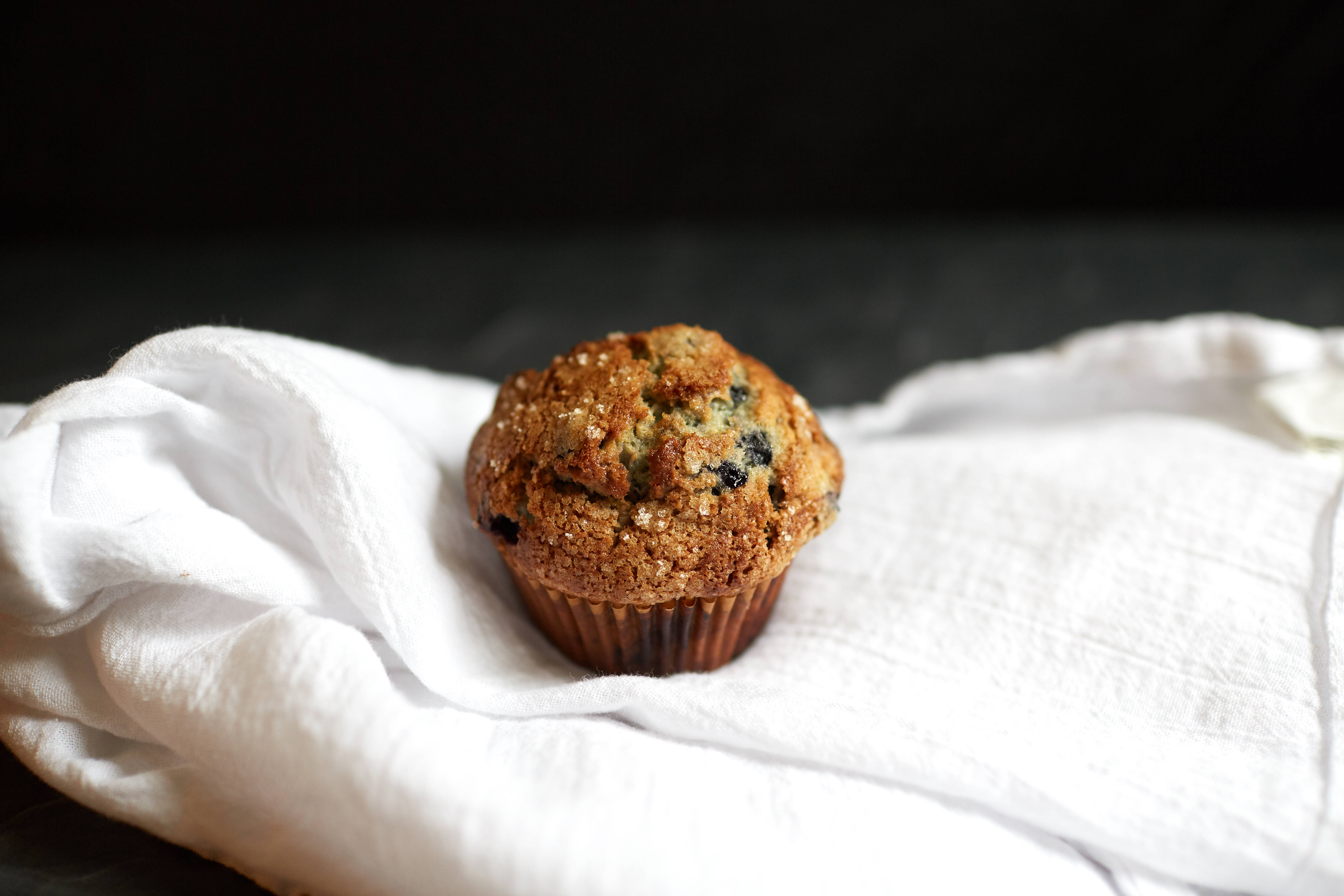 muffin, golden blueberry muffin, sugar crystals, 5K Desktop Wallpaper