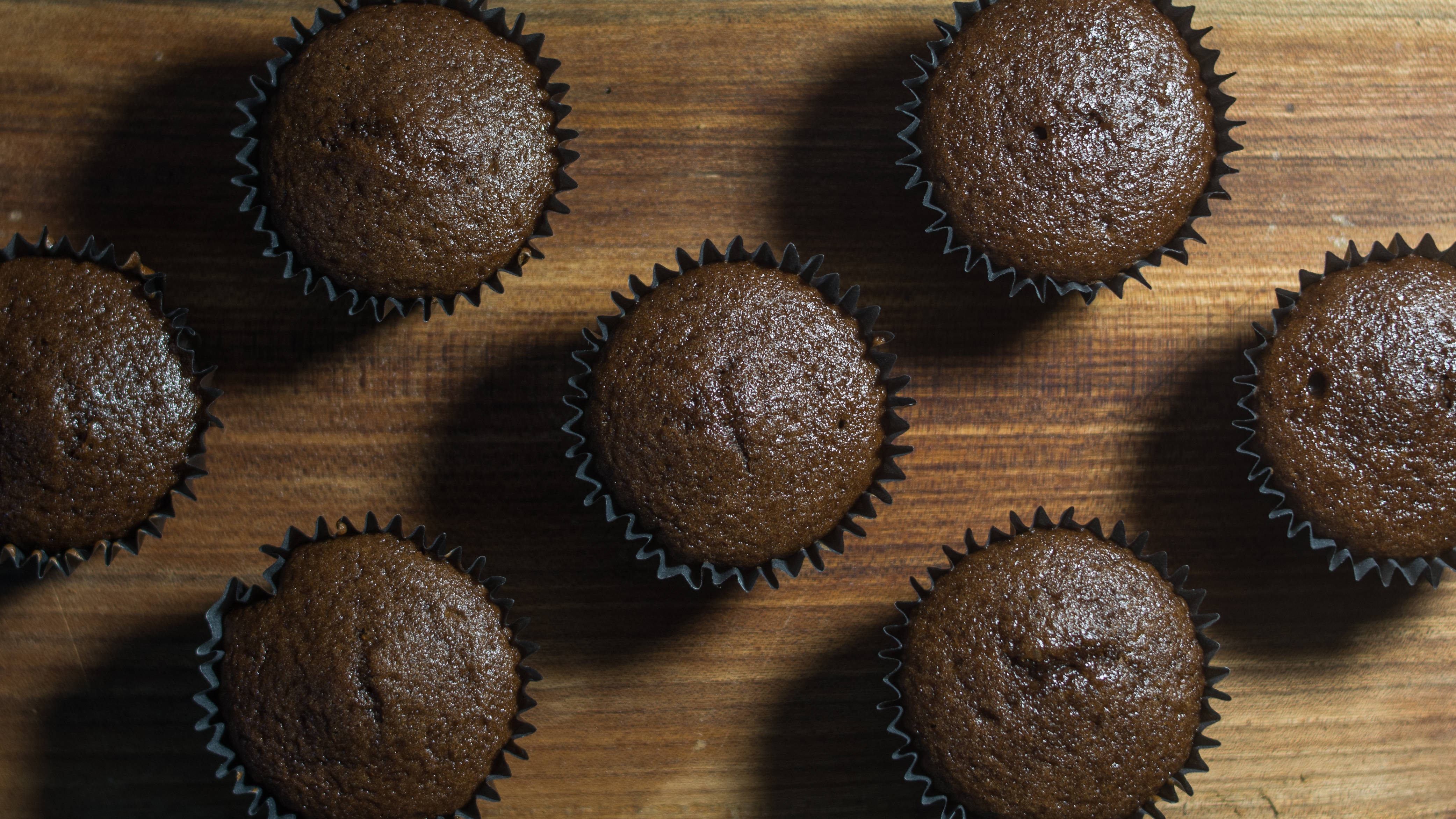seven black muffins, black liners, rich chocolate cupcakes, 4K Desktop Wallpaper