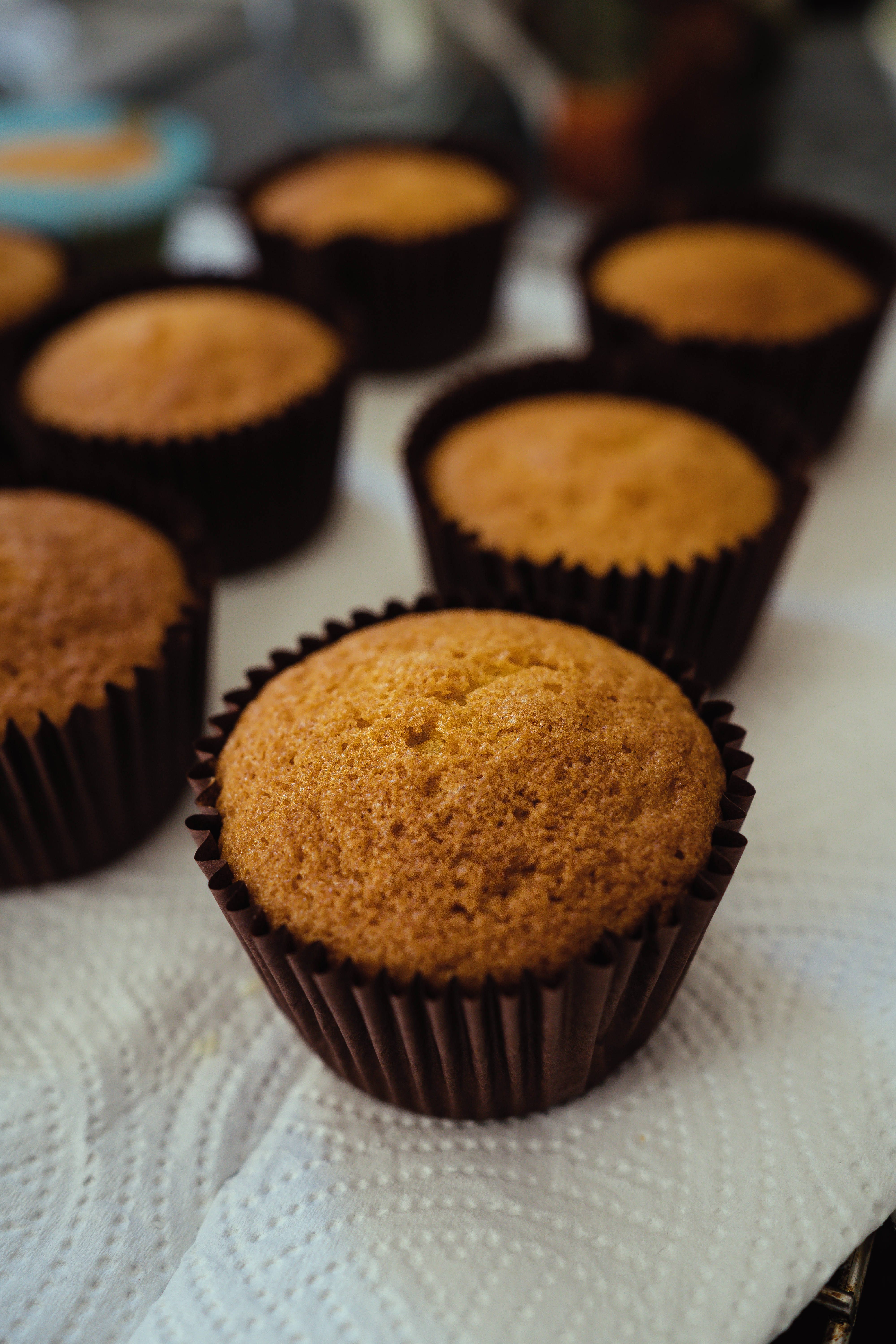 muffin, tissue paper, golden muffins, 5K Phone Wallpaper
