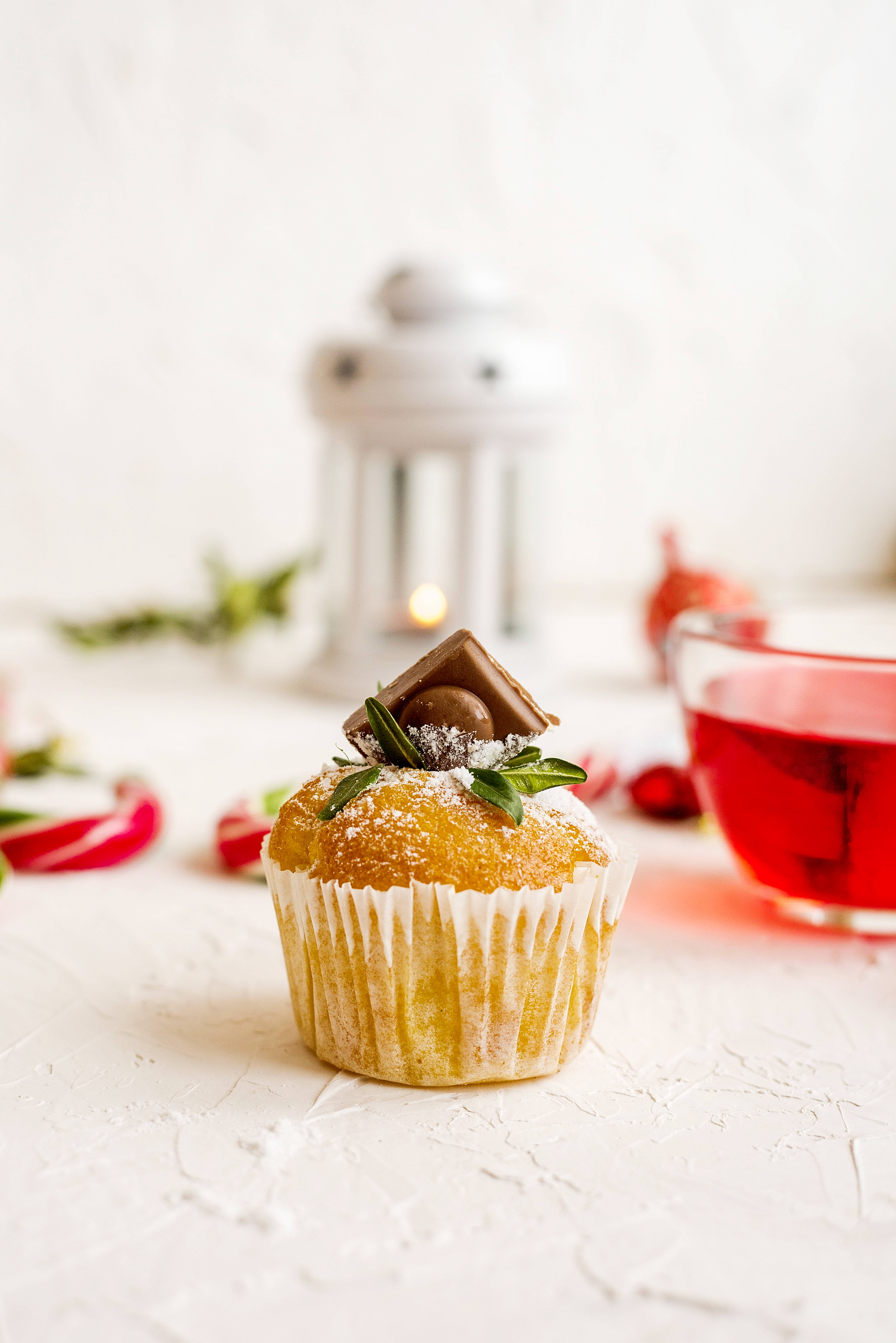 muffin, golden muffin, powdered sugar, 5K Phone Wallpaper