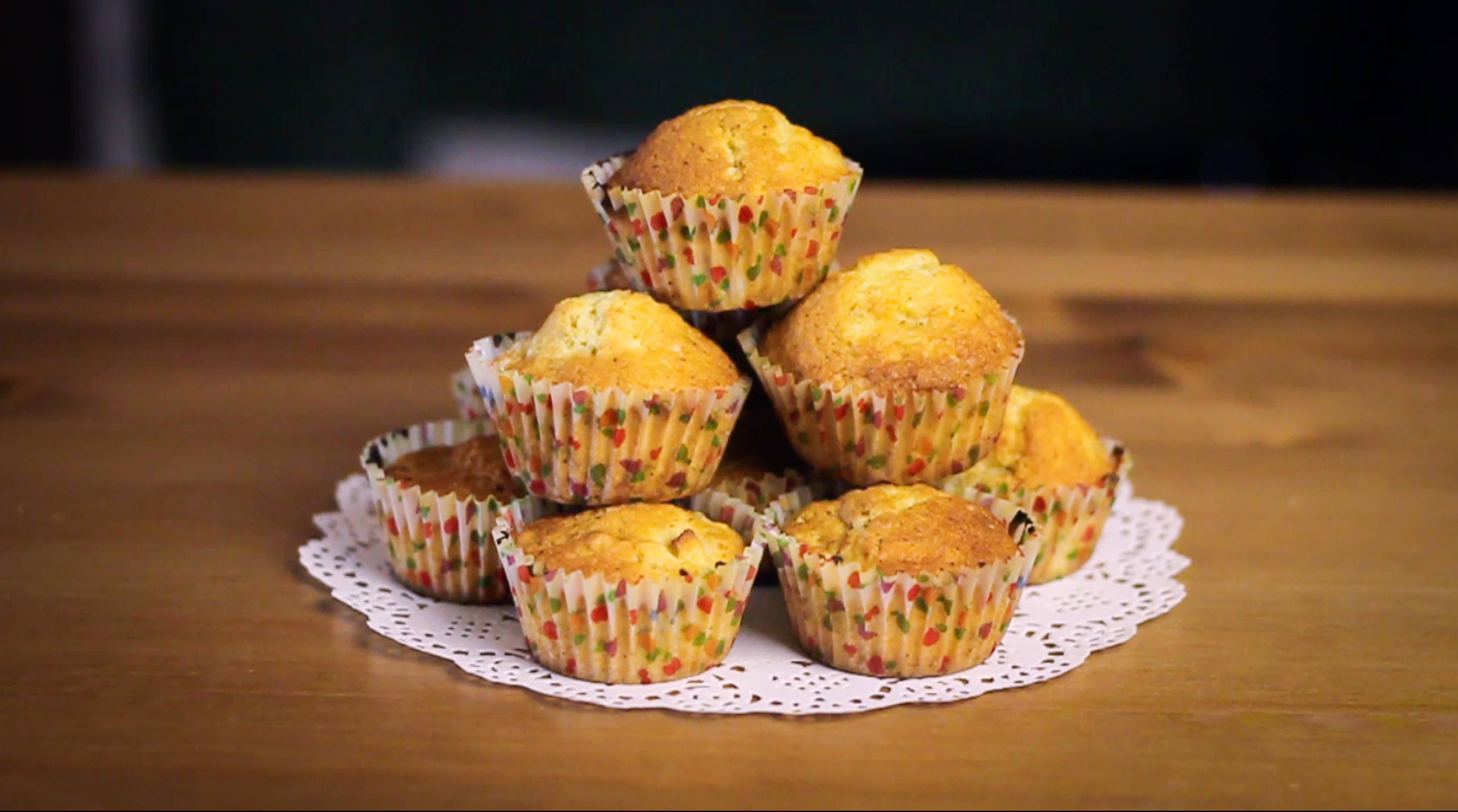muffin, pyramid, lace doily, 2K Desktop Wallpaper