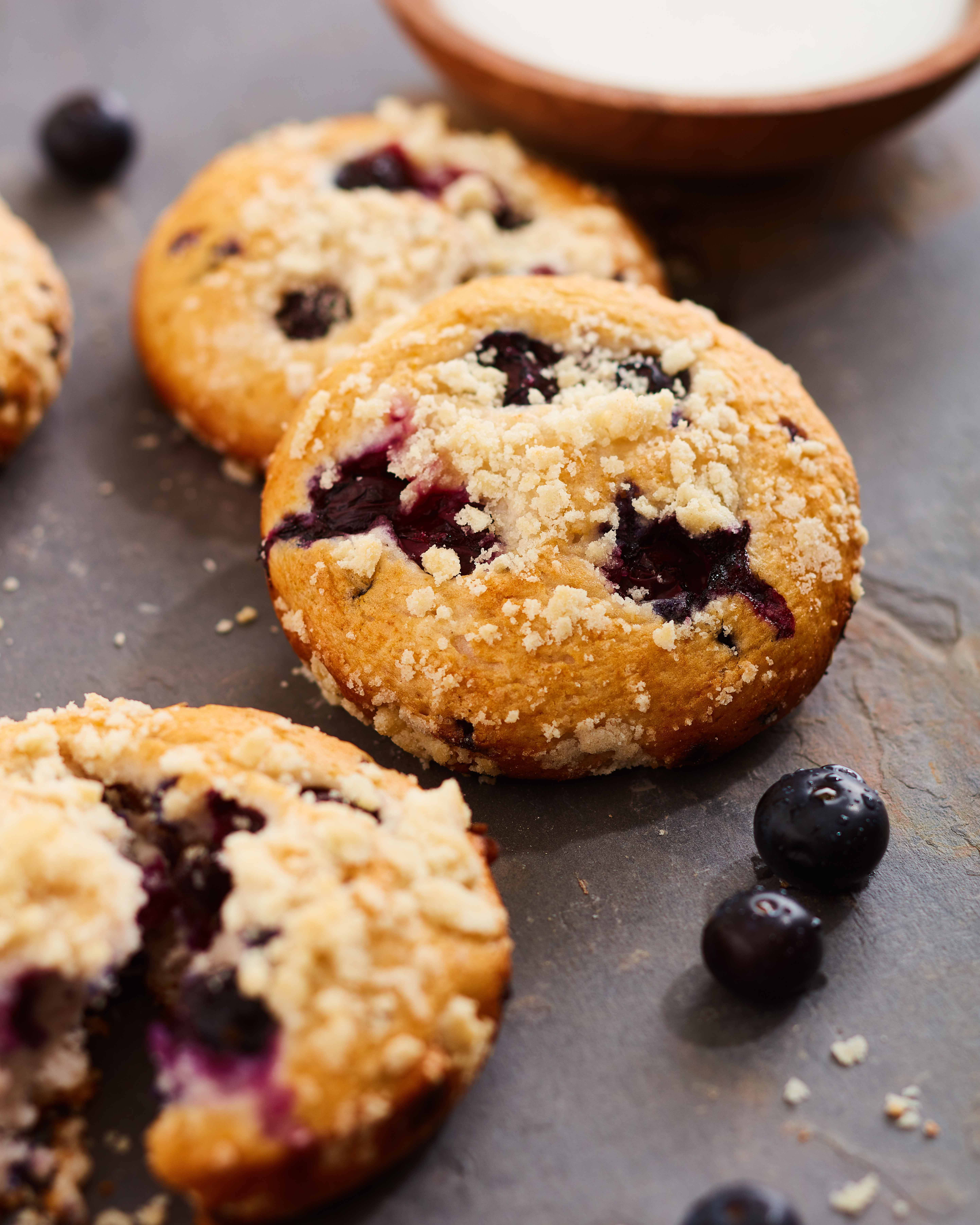 Four Muffin Cookies, golden blueberry muffins, crumbly streusel topping, 5K Phone Wallpaper