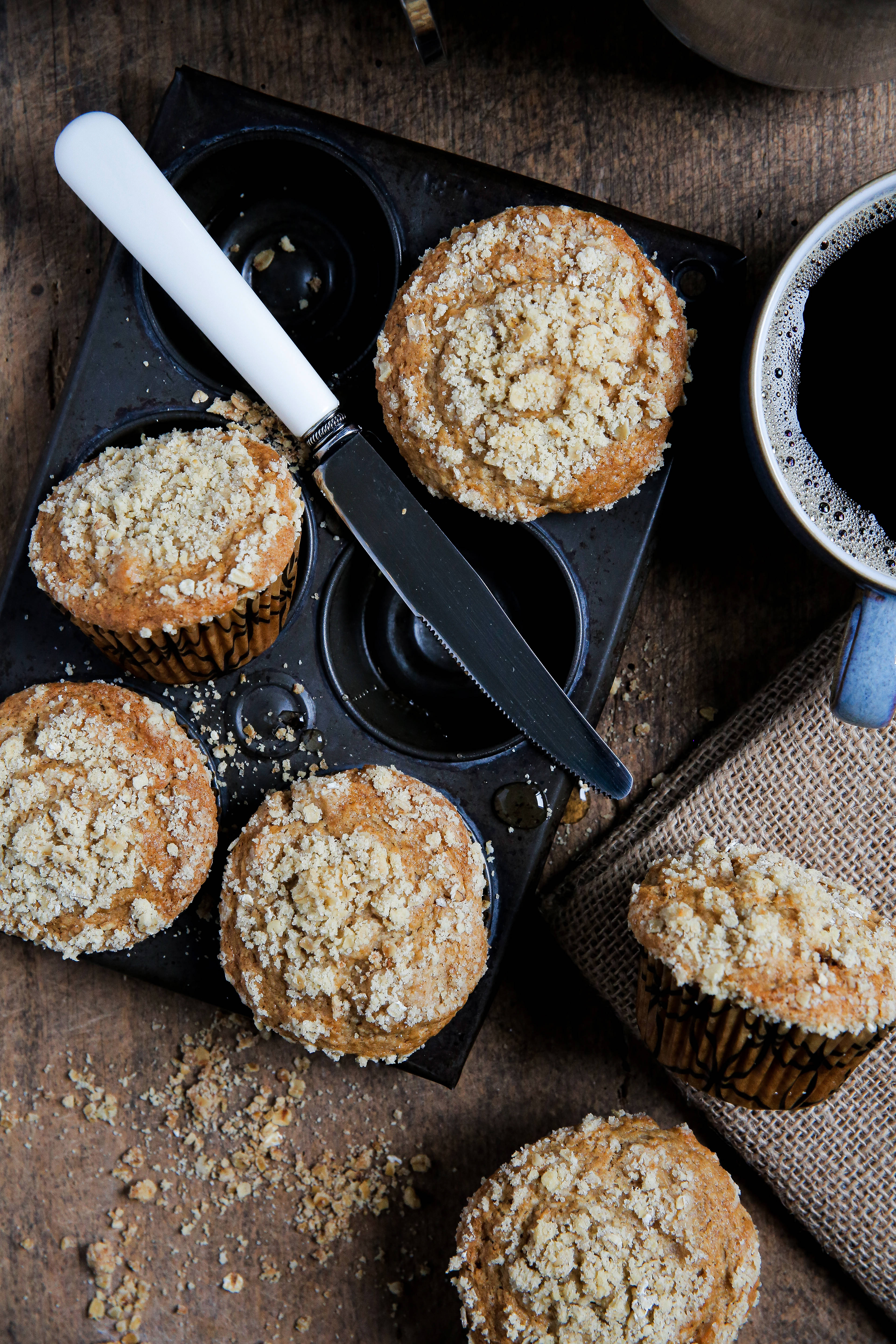 muffins with oats, crumb-topped, dark pan, 5K Phone Wallpaper