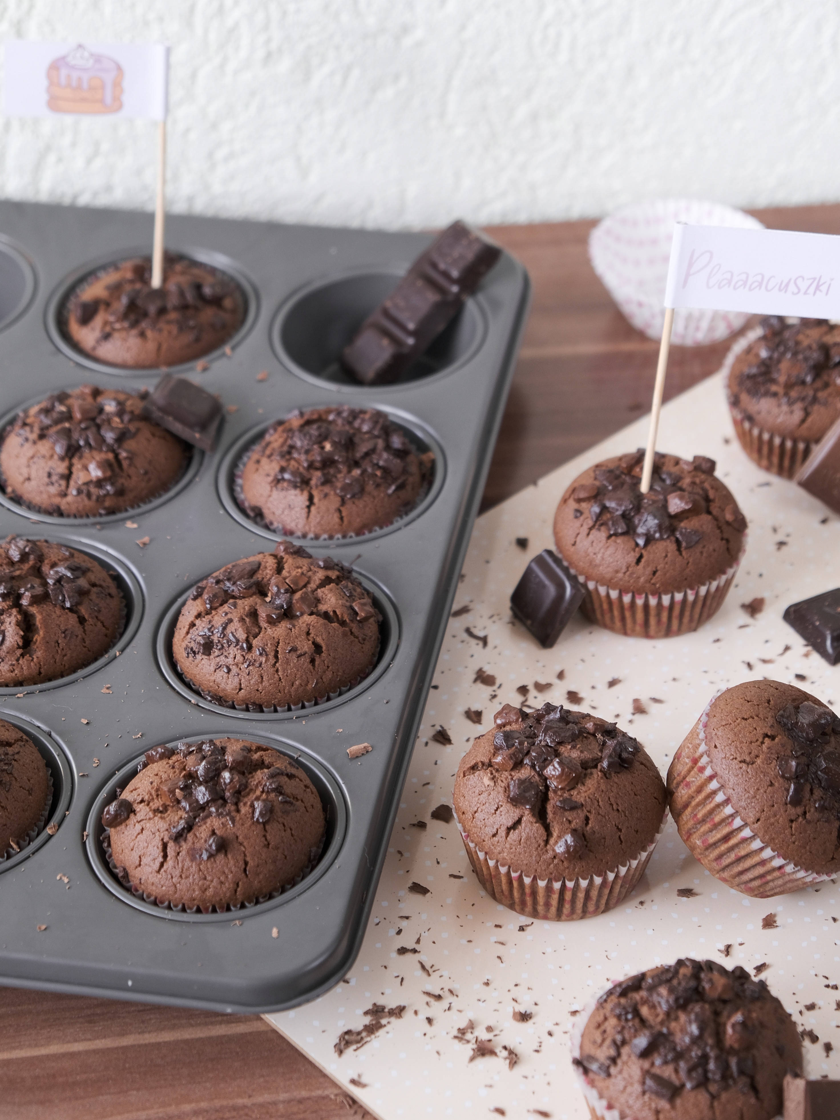 chocolate muffins, muffin tin, wooden board, 4K Phone Wallpaper