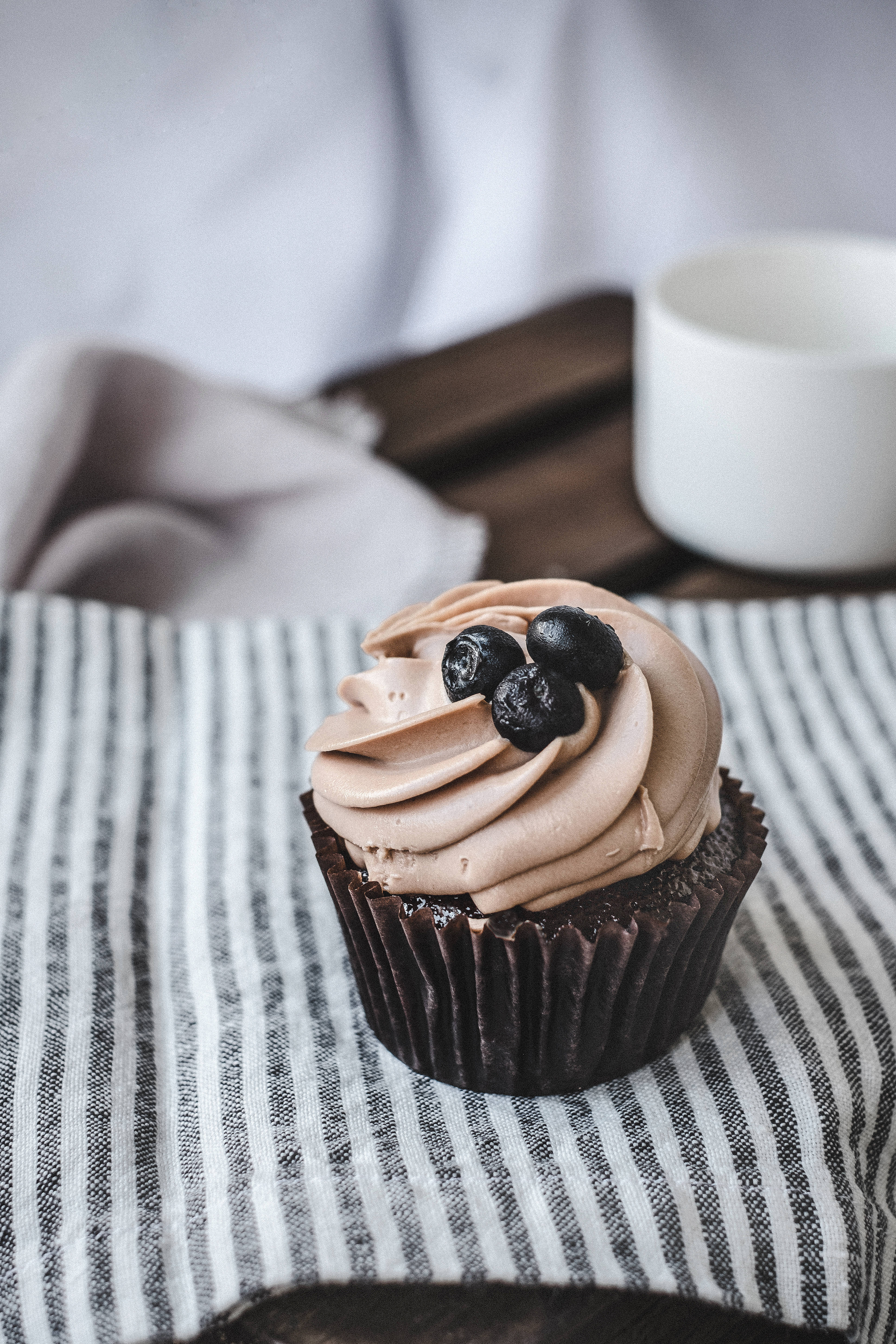 blueberry chocolate cupcake, chocolate frosting, fresh blueberries, 5K Phone Wallpaper